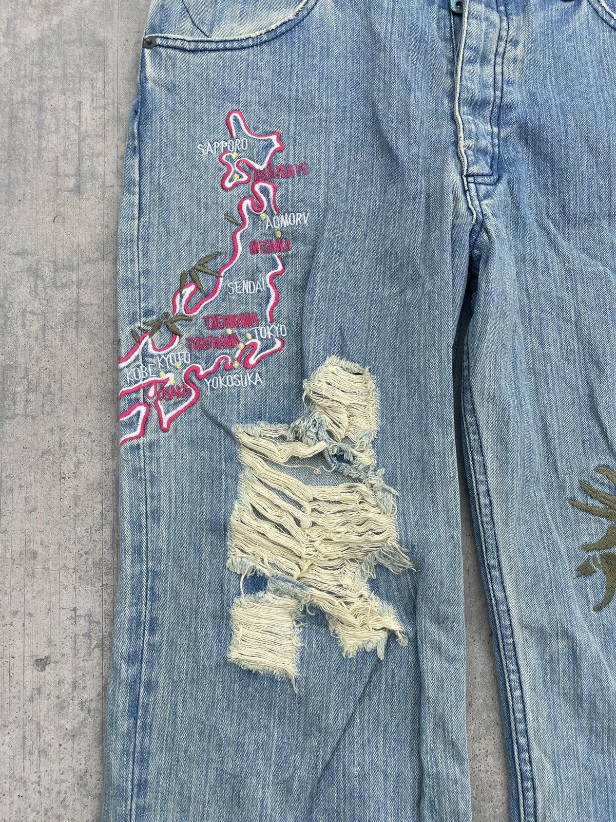 Japanese Brand 2000s japanese EXHIBITIONIST sukajan floral distressed jeans Size US 32 / EU 48 - 3 Thumbnail