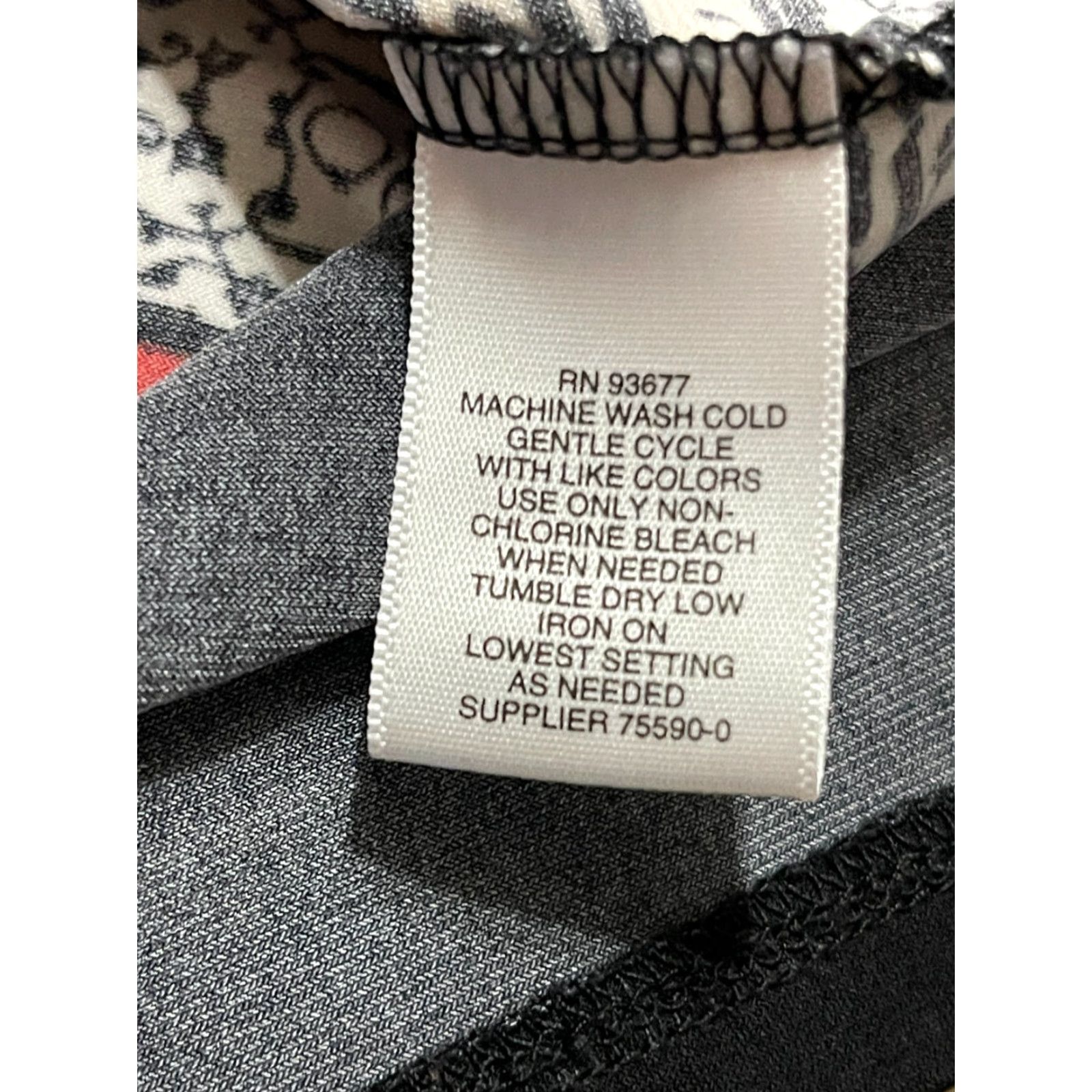 Liz Claiborne Liz Claiborne Shirt Women's Medium Red White Black All over print Button Up Casual Modern Geometric Reg sleeveless Vintage No Size M / US 6-8 / IT 42-44 - 6 Thumbnail