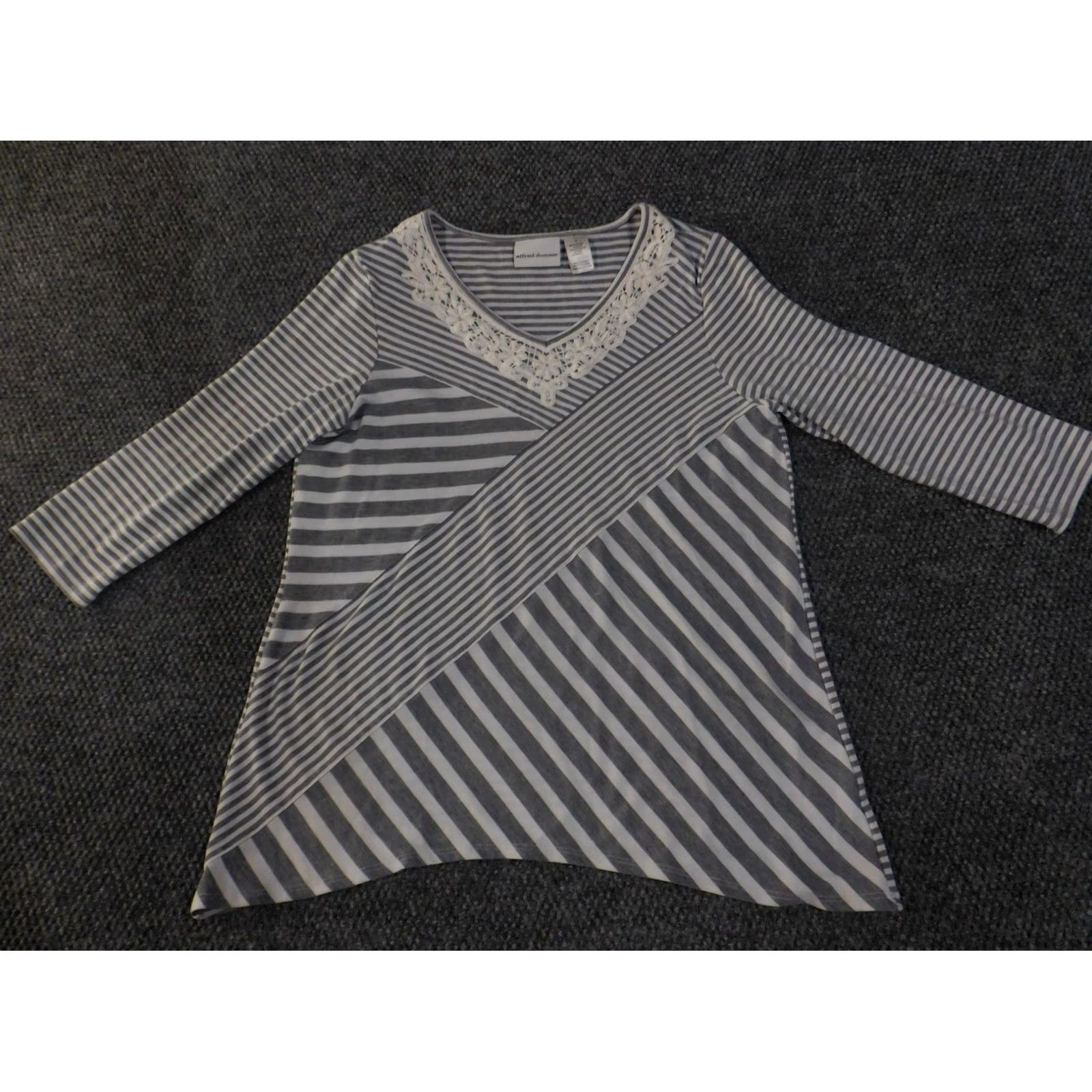 Vintage Alfred Dunner Blouse Womens Small Gray Striped Lace Trim V-Neck Stretch Casual 3/4 Sleeve Size S / US 4 / IT 40 - 5 Thumbnail