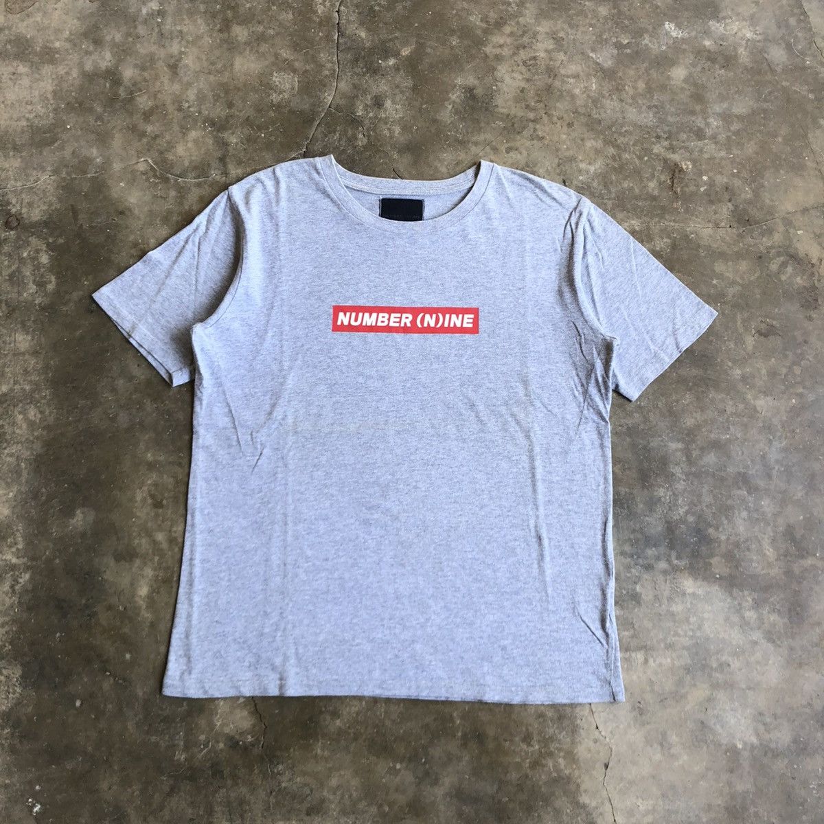Number (N)ine Vintage Number (N)ine Spell Out Box Logo T-shirt Grey Size US L / EU 52-54 / 3 - 1 Thumbnail