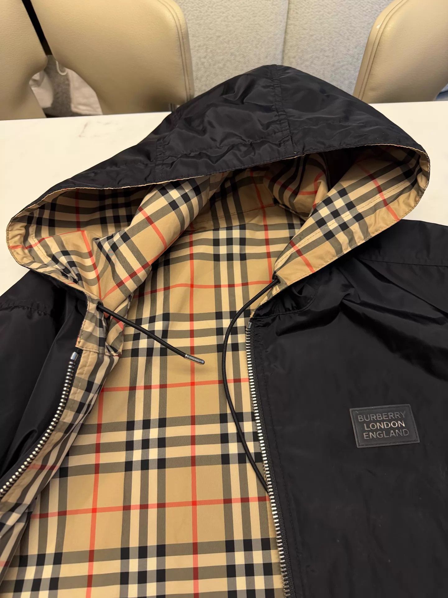 Burberry Burberry check 2-sided XL like new authentic Size US XL / EU 56 / 4 - 2 Thumbnail