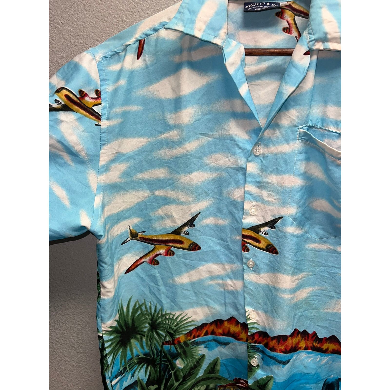Pacific and Co. Travel With Aloha Hawaiian Plane Volcano Button Down Shirt S Size US S / EU 44-46 / 1 - 5 Thumbnail