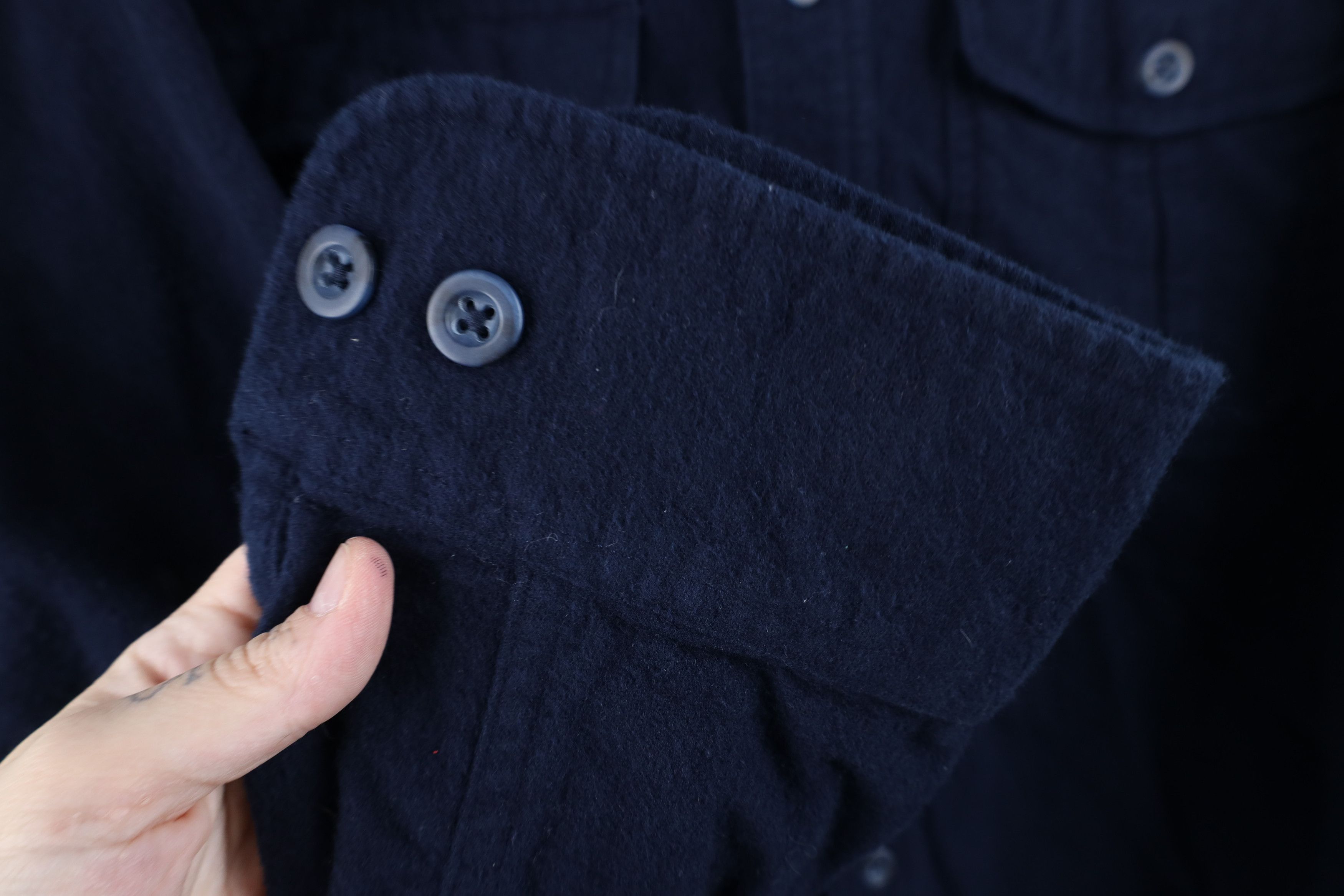 Cabelas Vintage Cabelas Chamois Collared Button Shirt Navy Blue Size US L / EU 52-54 / 3 - 8 Thumbnail
