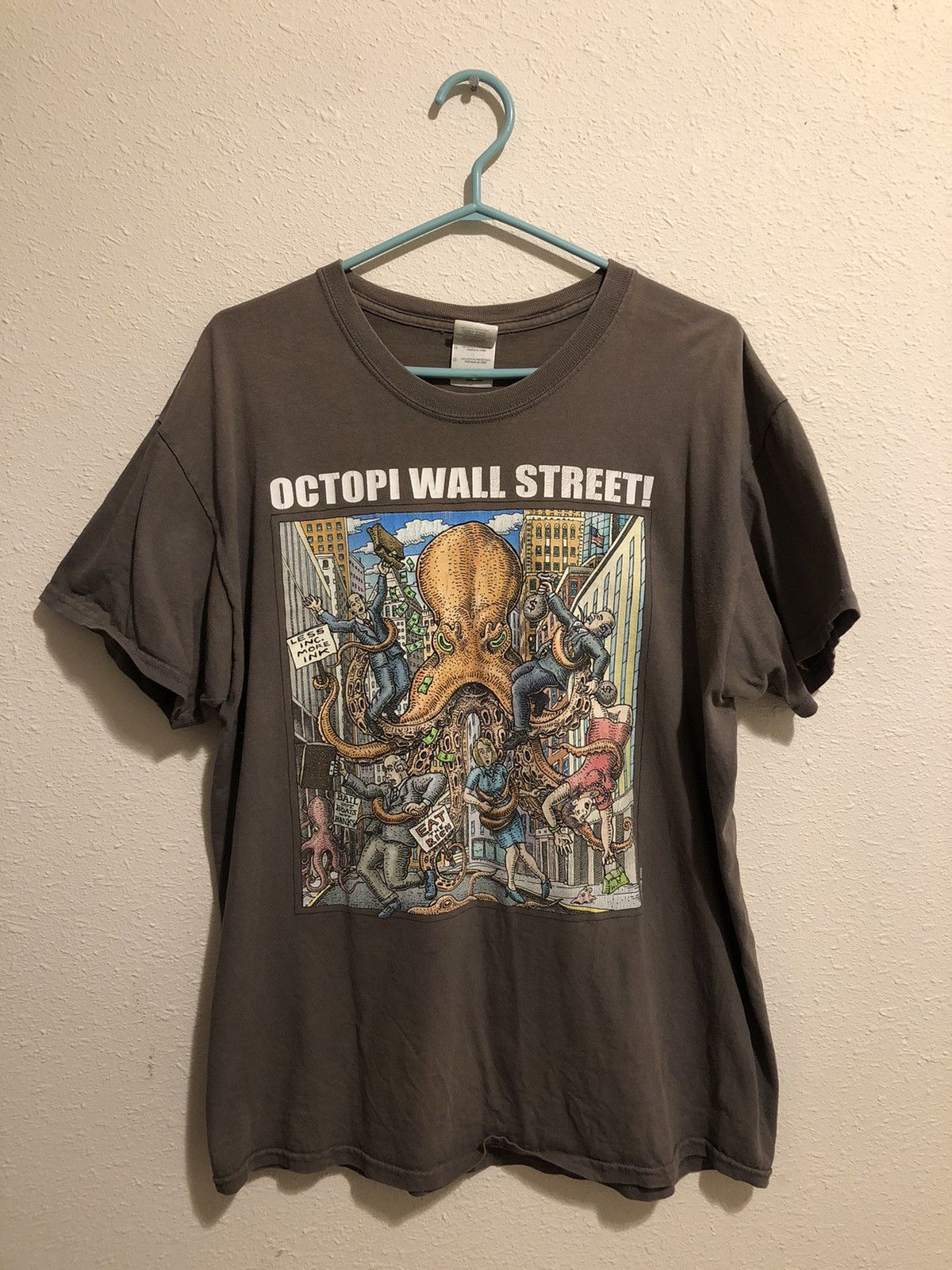 Vintage Vintage Octopi Wall Street Graphic T Shirt Size US L / EU 52-54 / 3 - 1 Thumbnail