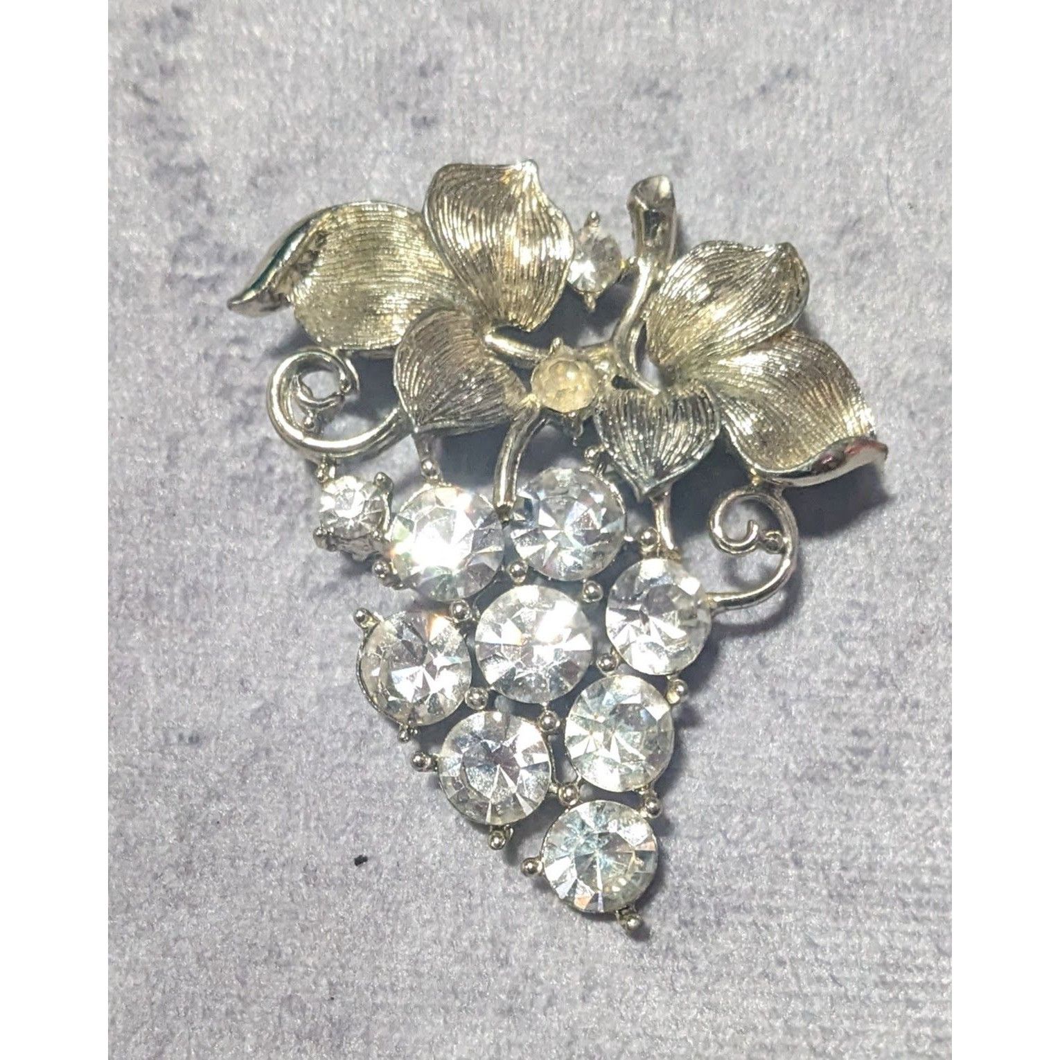 Other Vintage Lisner Grape Bunch Gold Tone Rhinestone Brooch Size ONE SIZE - 7 Thumbnail
