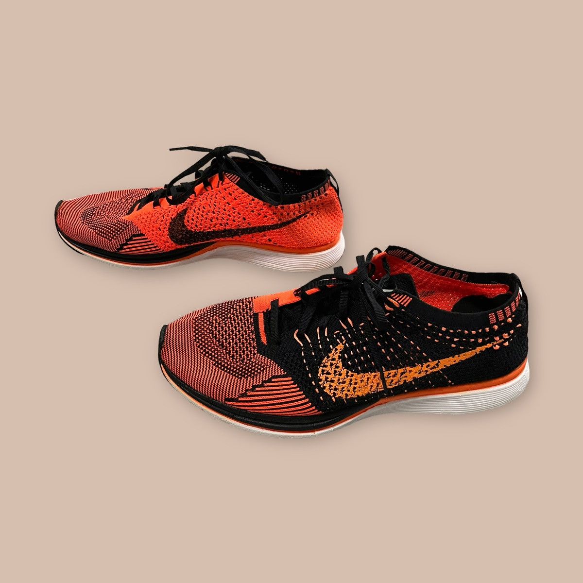 Nike Nike Flyknit Racer "Black Laser Crimson" Size US 10 / EU 43 - 2 Thumbnail
