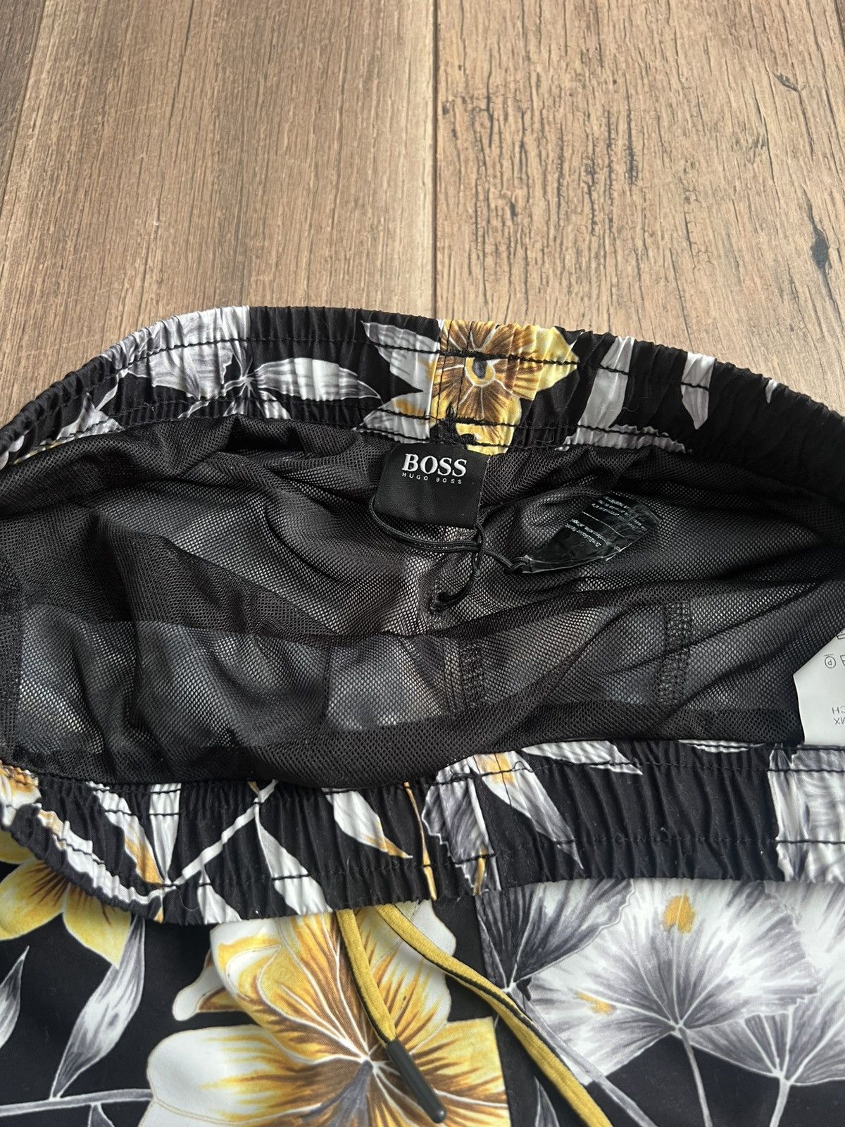 Hugo Boss Hugo Boss Bathing Suit Size US 30 / EU 46 - 4 Thumbnail