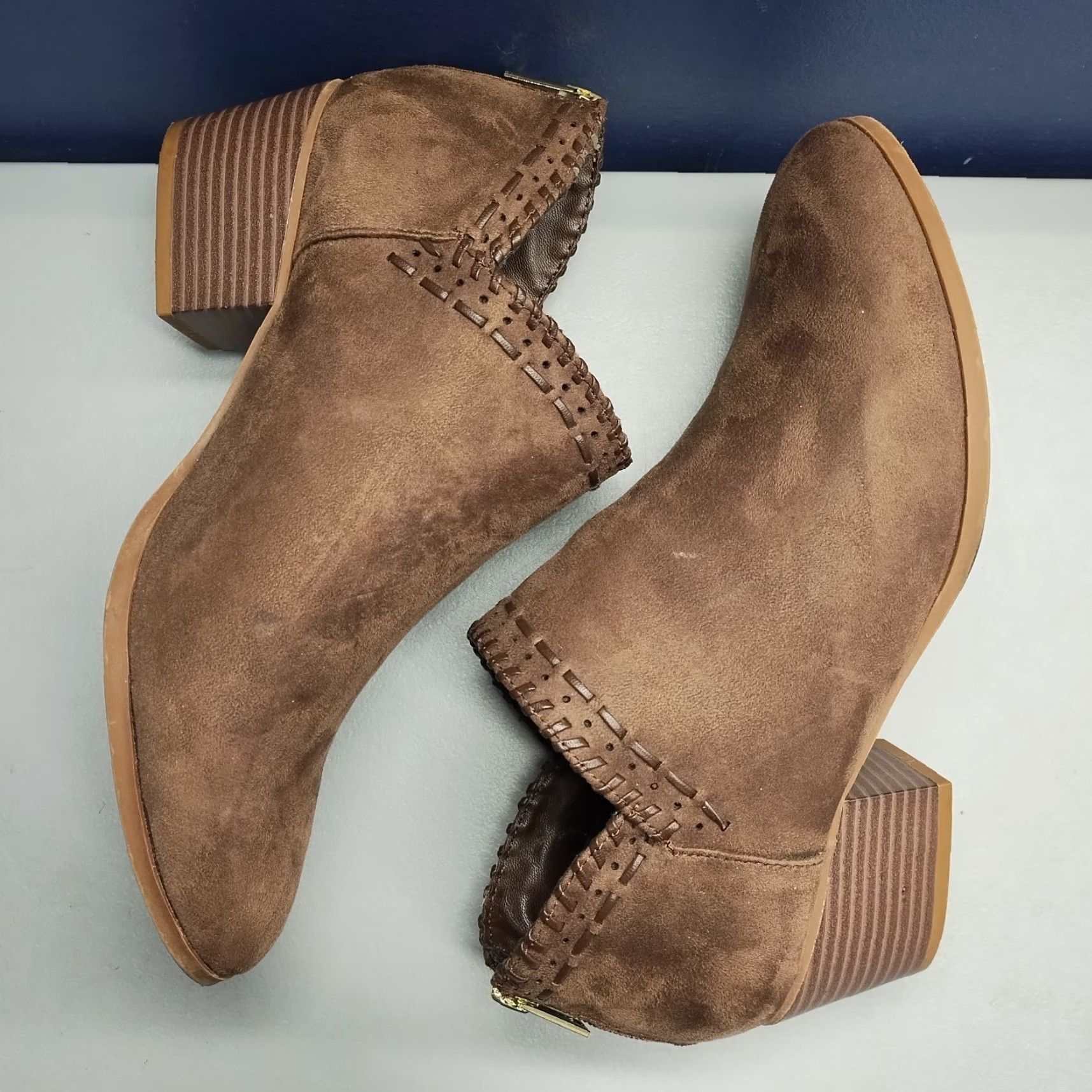 Gloria Vanderbilt Gloria Vanderbilt Womens Bootie Size 8.5 Brown Memory Foam Back Zip Ankle Boot Size US 9 / IT 39 - 3 Thumbnail