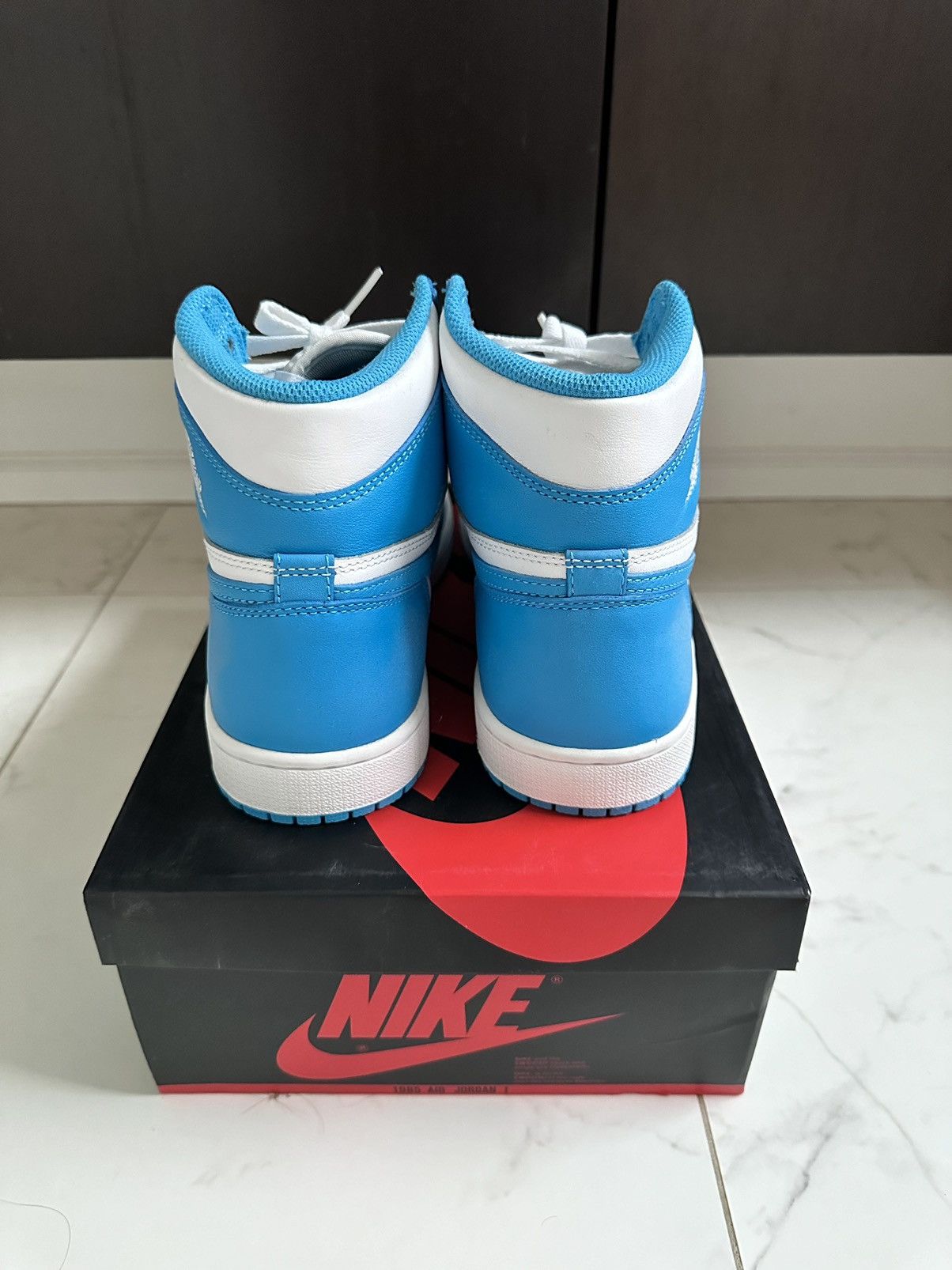 Jordan Brand 2015 Jordan 1 Retro High OG UNC Size US 8.5 / EU 41-42 - 4 Thumbnail