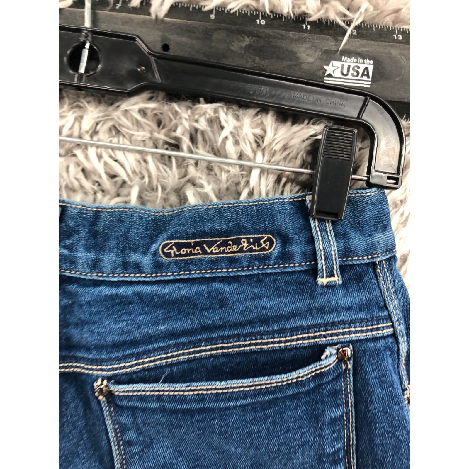 Gloria Vanderbilt Gloria Vanderbilt Jeans Size 10 Womens Medium Wash Blue Denim 5-Pocket Straight Regular Rise Belt Loops Cotton Size 32" / US 10 / IT 46 - 6 Thumbnail