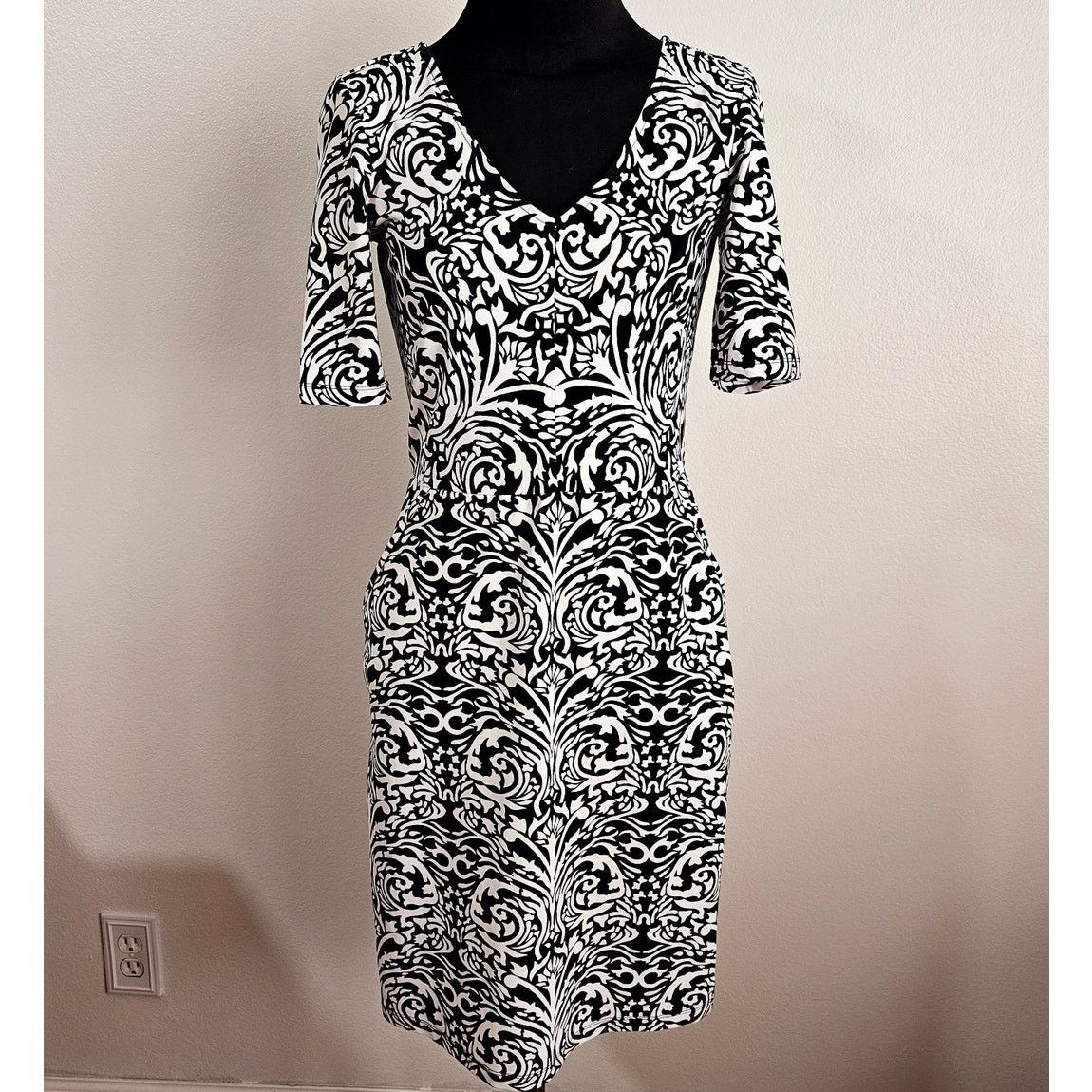J.McLaughlin J. McLaughlin Catalina Cloth B/W Sheath Stretch Dress XS Size XS / US 0-2 / IT 36-38 - 1 Thumbnail
