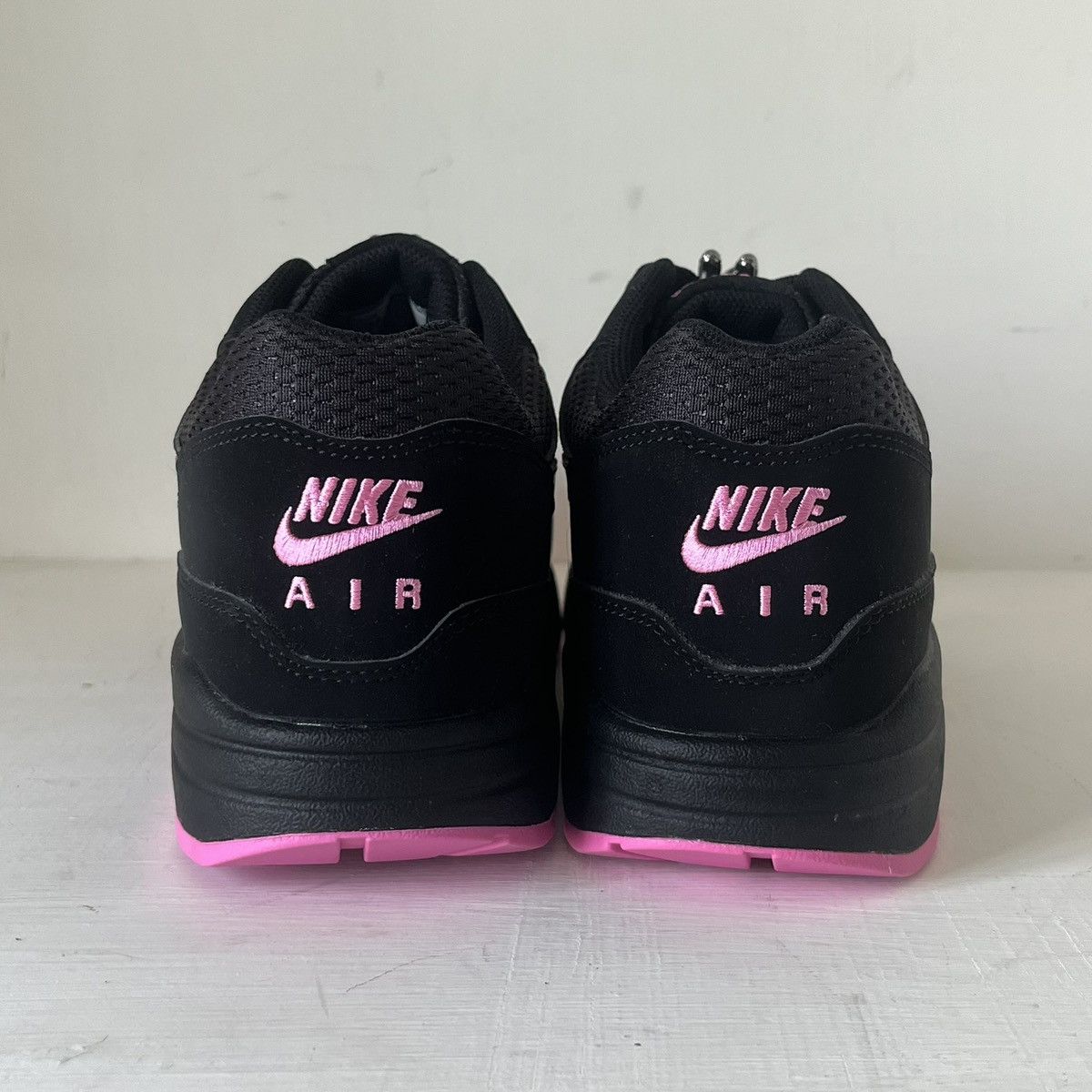 Nike Size 10.5 - Nike Air Max 1 Valentines Day Black/Playful Pink Size US 10.5 / EU 43-44 - 5 Thumbnail