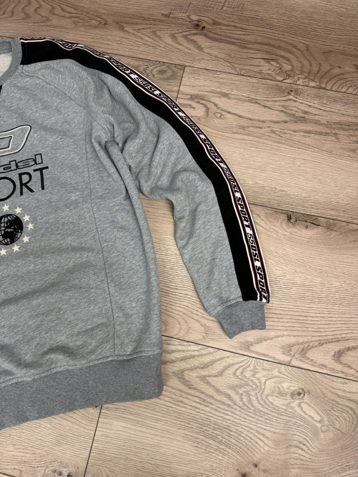 Diesel Diesel Vintage Big logo Sweatshirt Rare Size US S / EU 44-46 / 1 - 4 Thumbnail
