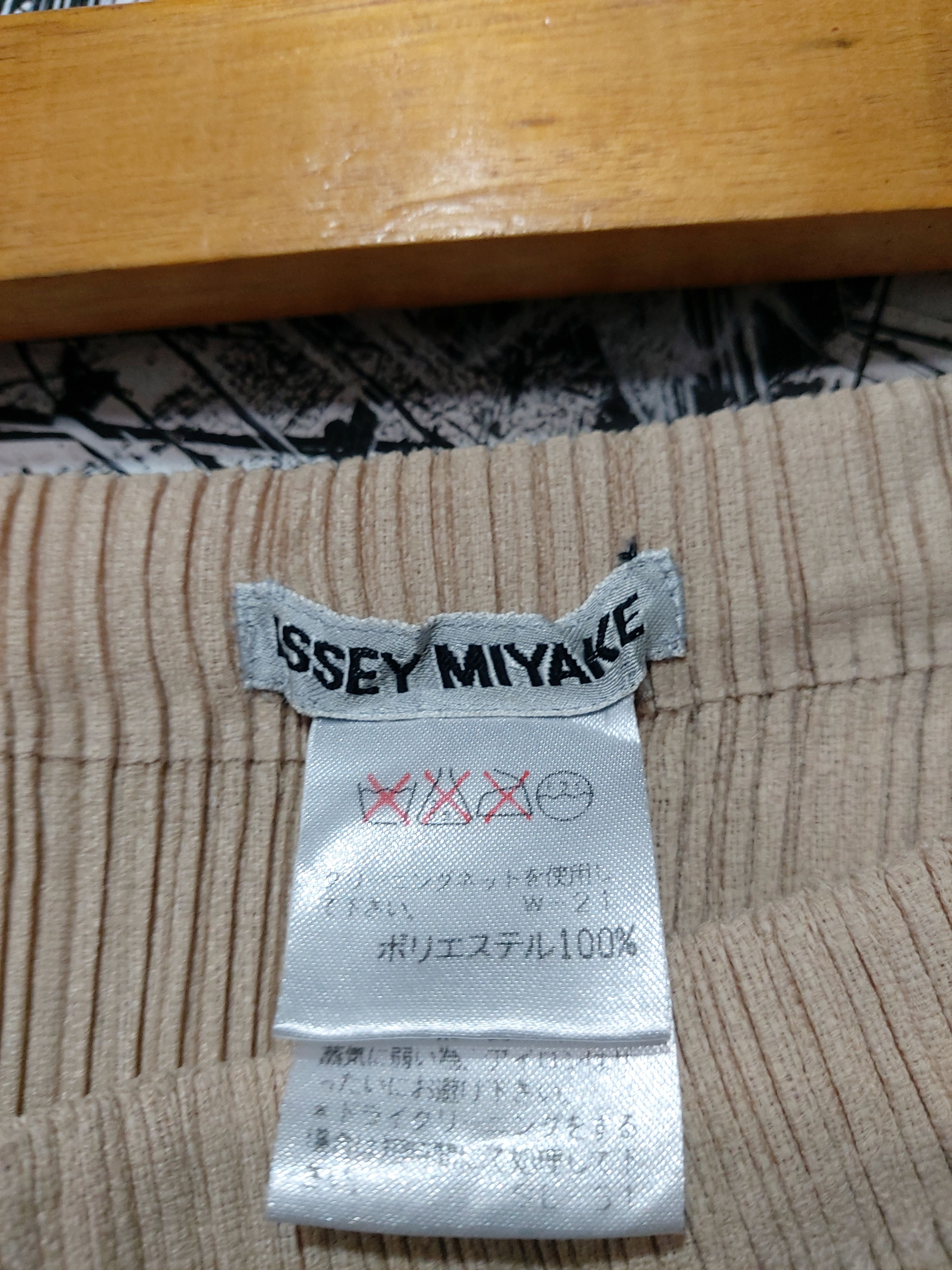 Issey Miyake ISSEY MIYAKE PLEATED BEIGE MIDI SKIRT Size 28" / US 6 / IT 42 - 5 Thumbnail