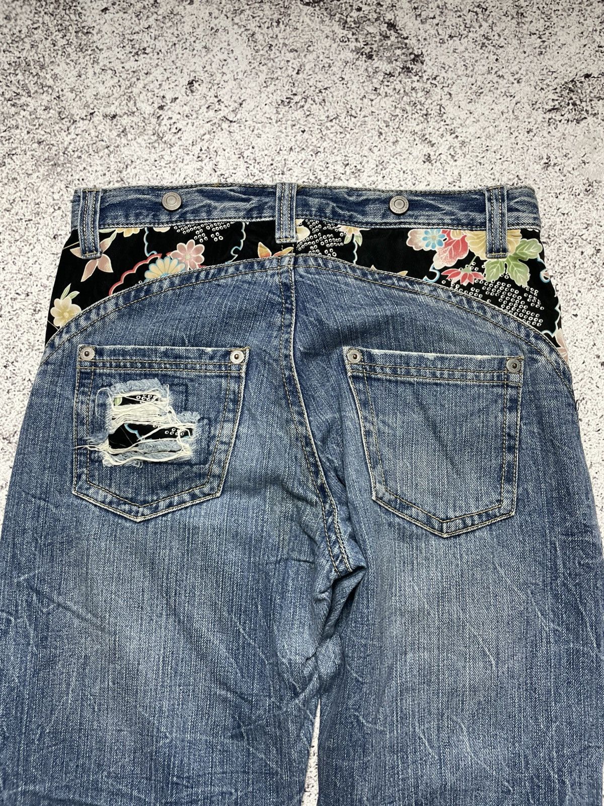 Karakuri Tamashii Rare Fading Japanese Karakuri Tamashi Sukajan Jeans Size US 30 / EU 46 - 2 Thumbnail