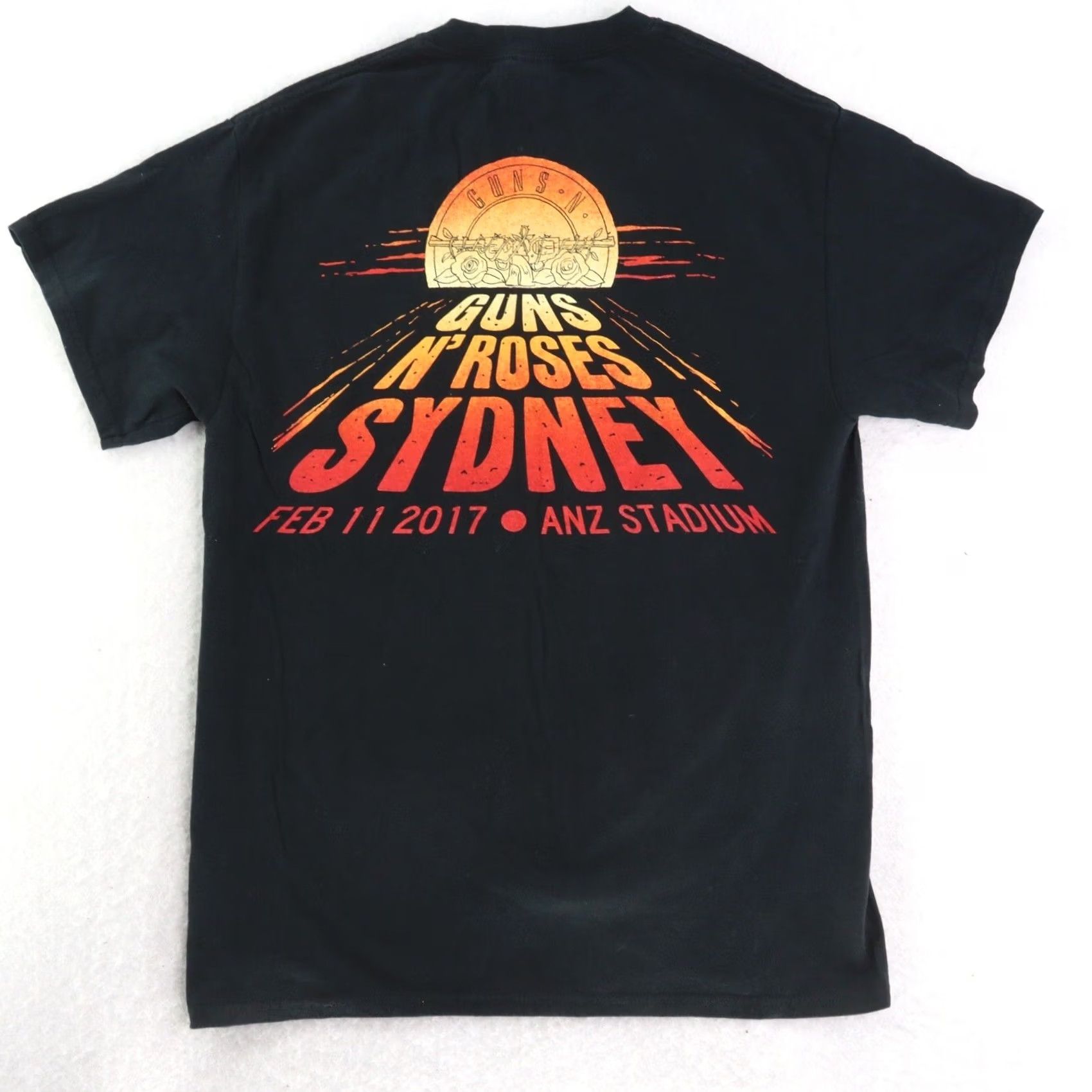 Gildan Guns N’ Roses Sydney 2017 RARE T-shirt Medium Black Gildan Men T-Shirt M Size US M / EU 48-50 / 2 - 2 Thumbnail