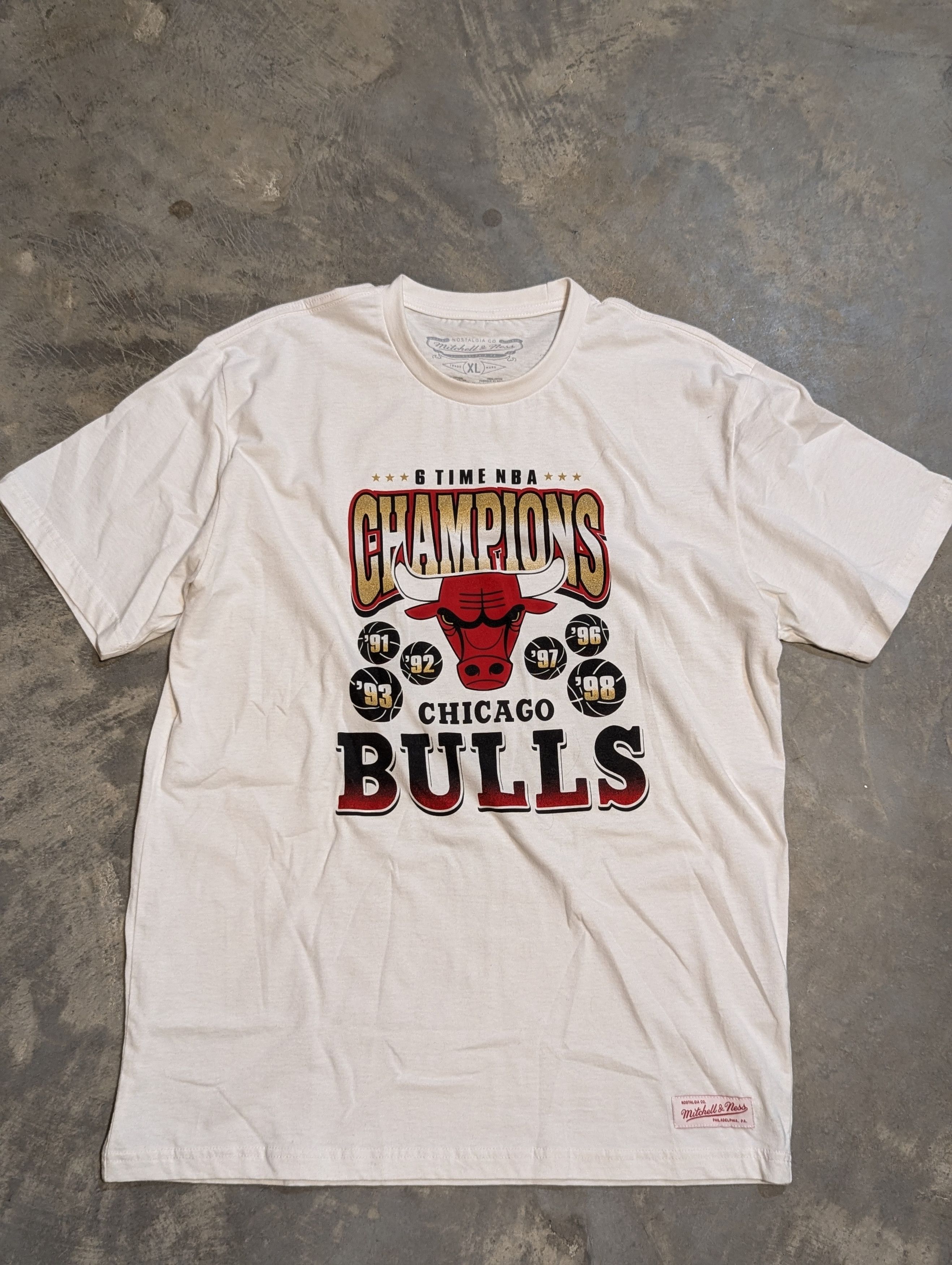 Mitchell & Ness × NBA Mitchell & Ness Bulls Tee Size US XL / EU 56 / 4 - 1 Thumbnail