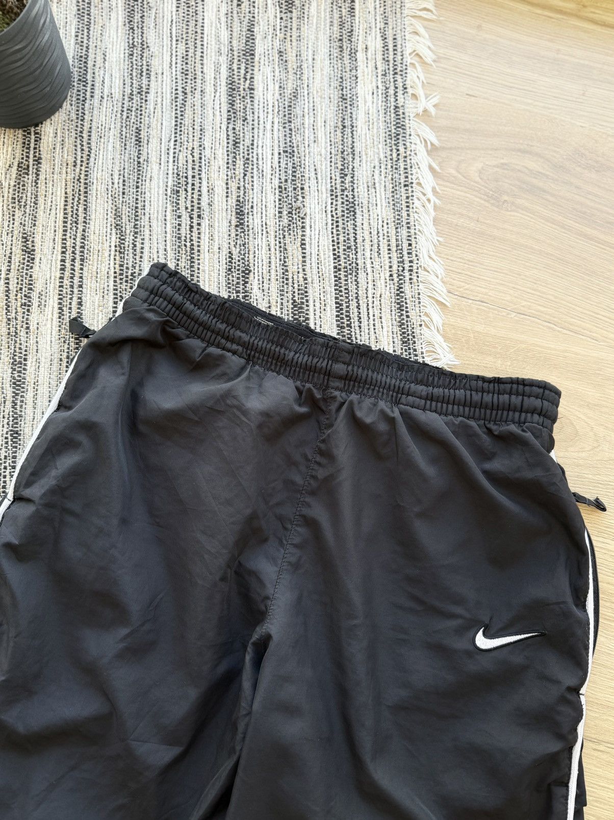 Nike VINTAGE NIKE 90s BLACK NYLON SPORT PANTS CLASSIC STREETWEAR Size US 32 / EU 48 - 7 Thumbnail