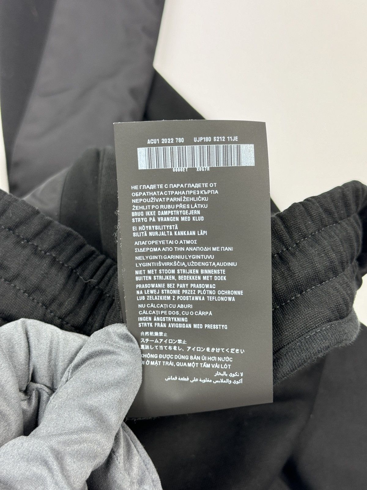 Prada TRIANGLE LOGO JOGGERS Size US 30 / EU 46 - 14 Thumbnail