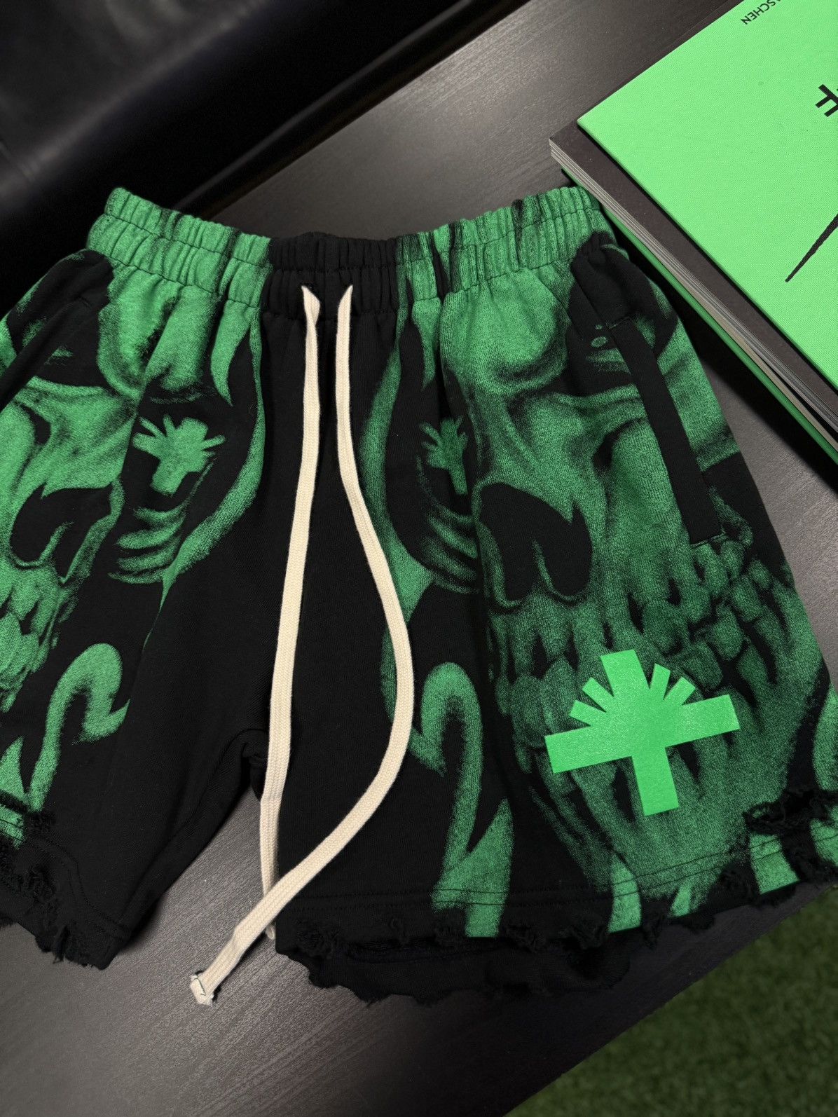 Vertabrae Vertabrae Skeleton Shorts Green Black Size M (NEW) Size US 28 / EU 44 - 2 Thumbnail