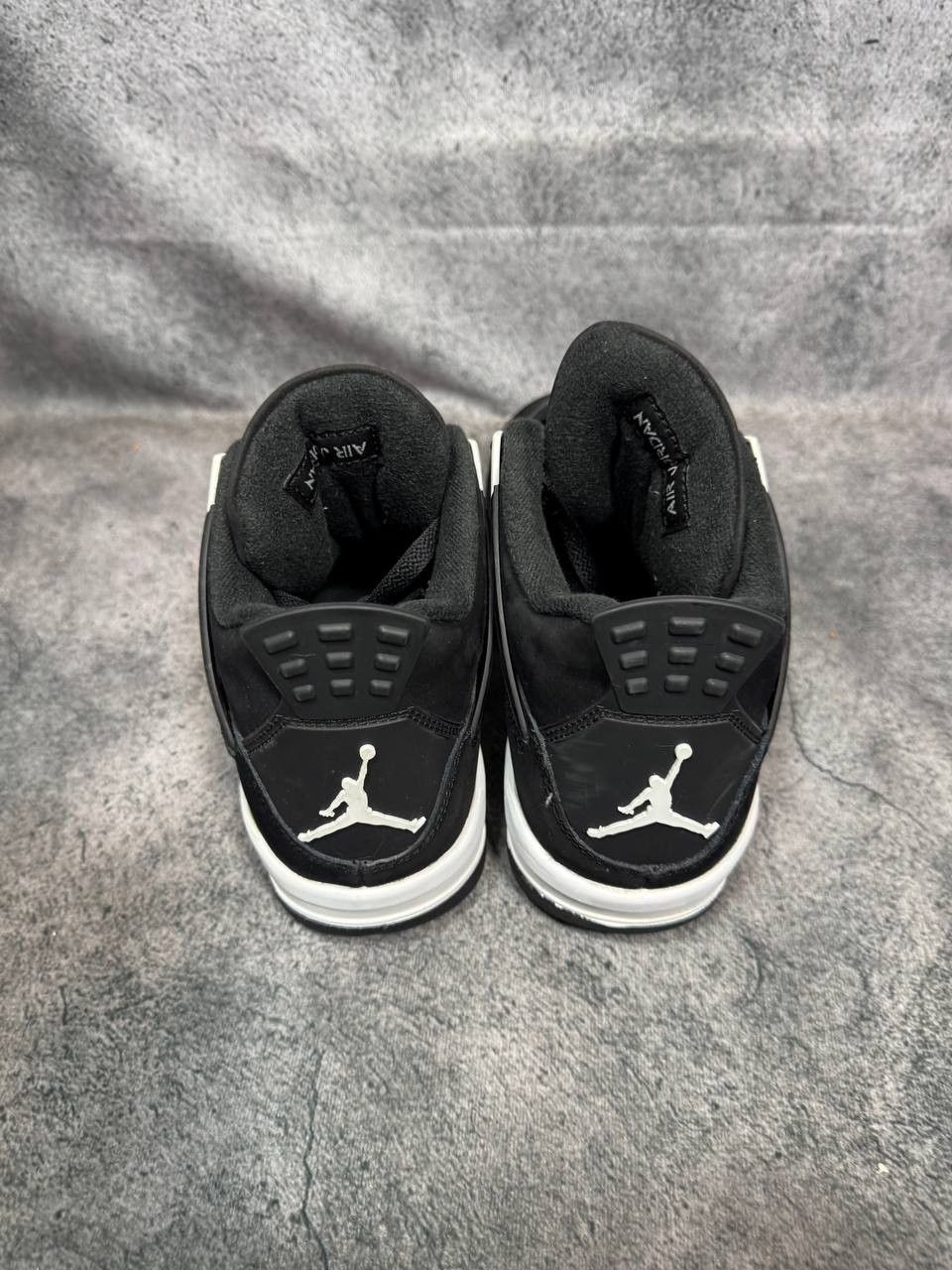 Jordan Brand Size 6.5Y | Jordan 4 White Thunder No Box | Pre-Owned Size US 6.5 / EU 39-40 - 4 Thumbnail
