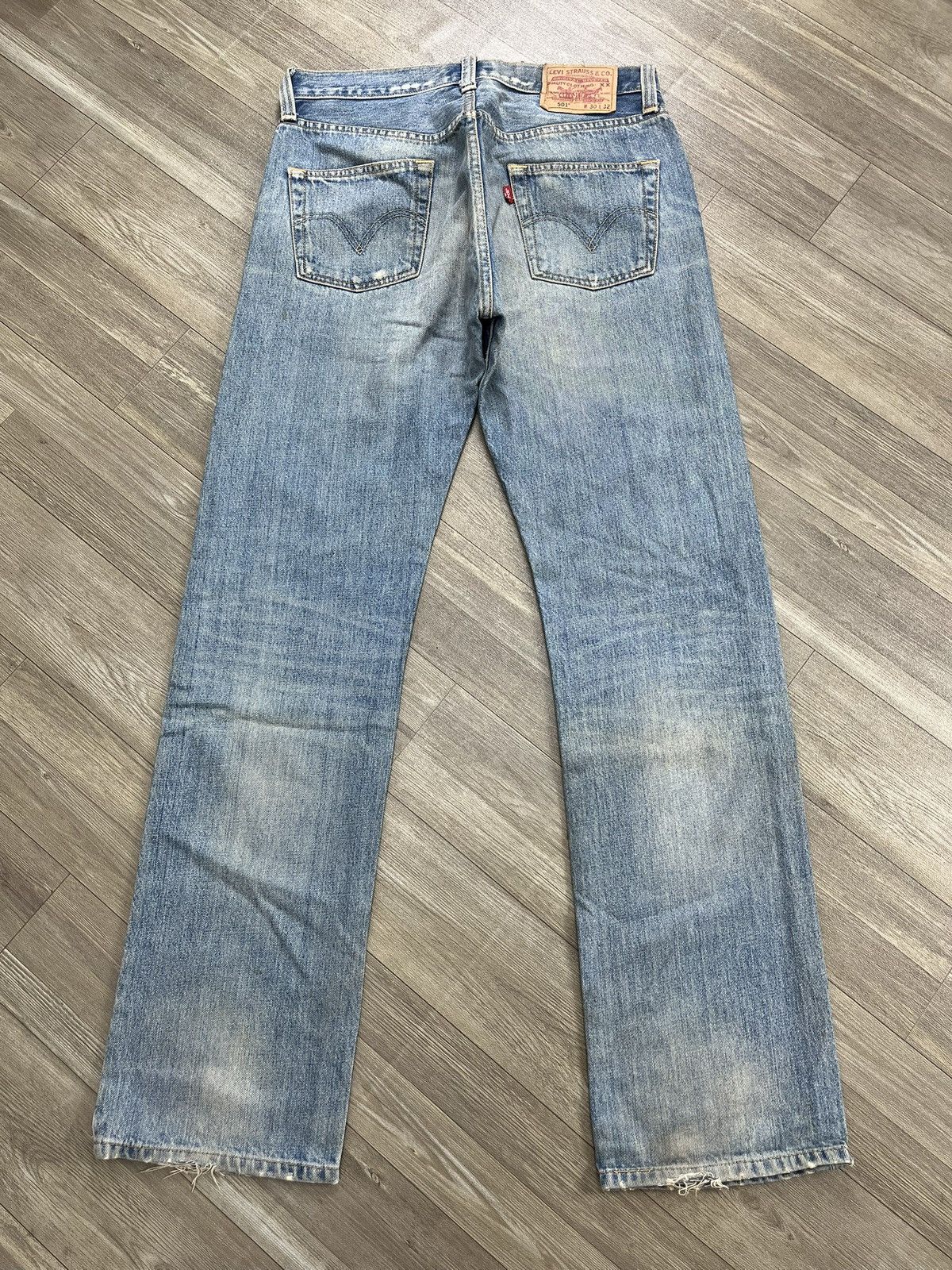 Levi's Vintage Clothing 🇮🇩1990s Vintage Levis 501 30x32 Distressed Light Blue Jeans Size US 30 / EU 46 - 22 Thumbnail