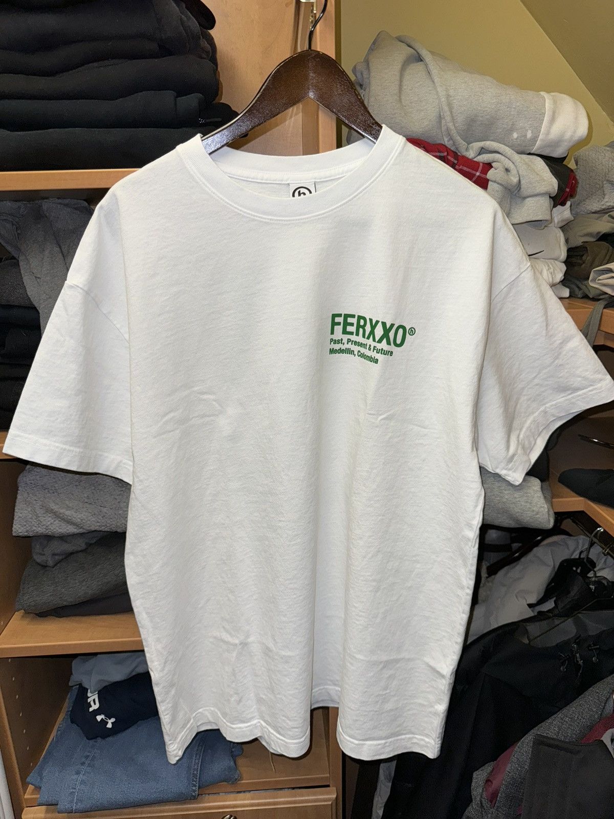 【超歓迎】 NY Hidden HIDDEN x NWT Rare Large Size T-Shirt Ferxxo Feid スケートボード