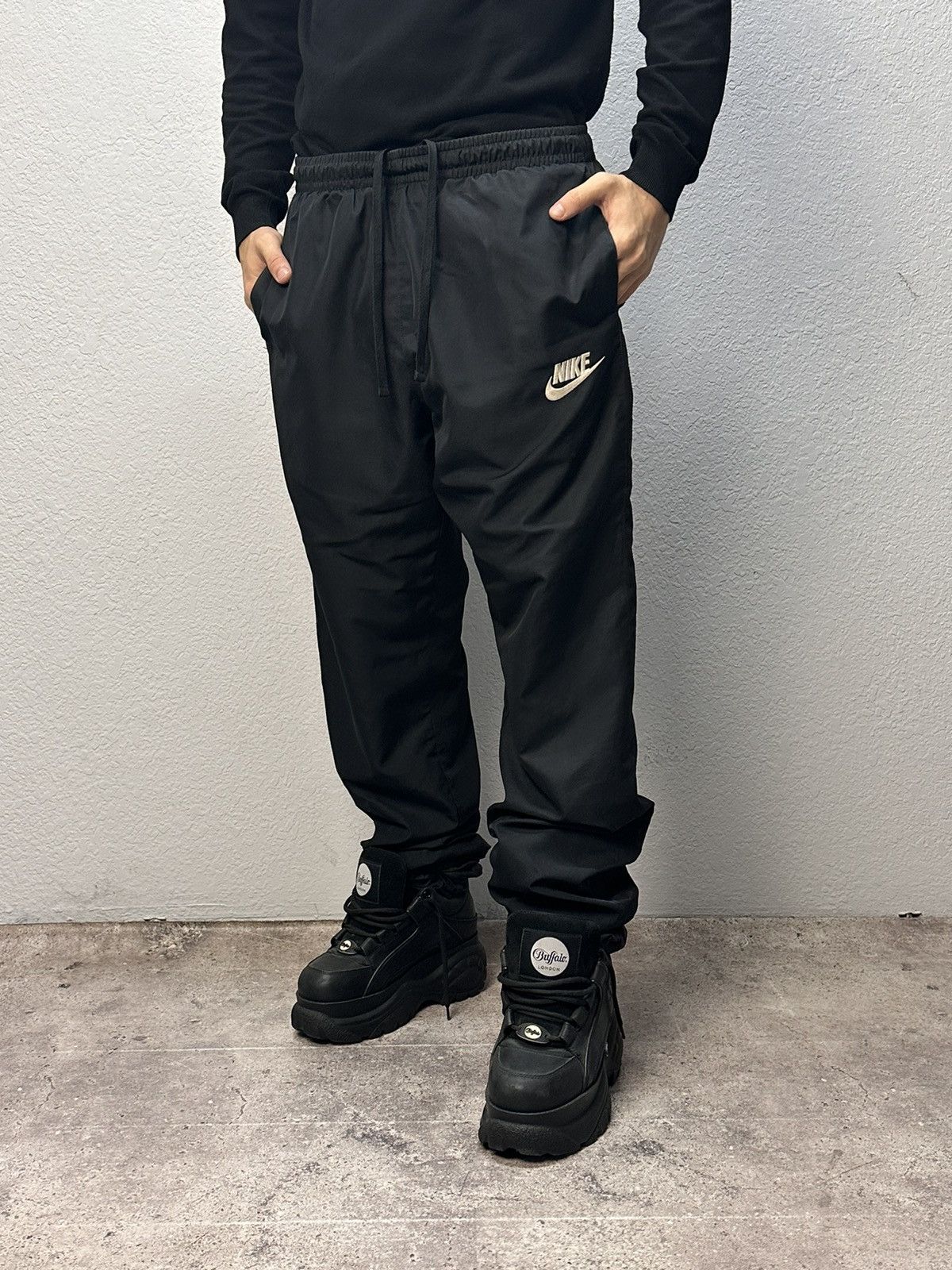 Nike Nike swoosh joggers black track pants y2k hype streetwear Size US 32 / EU 48 - 1 Thumbnail