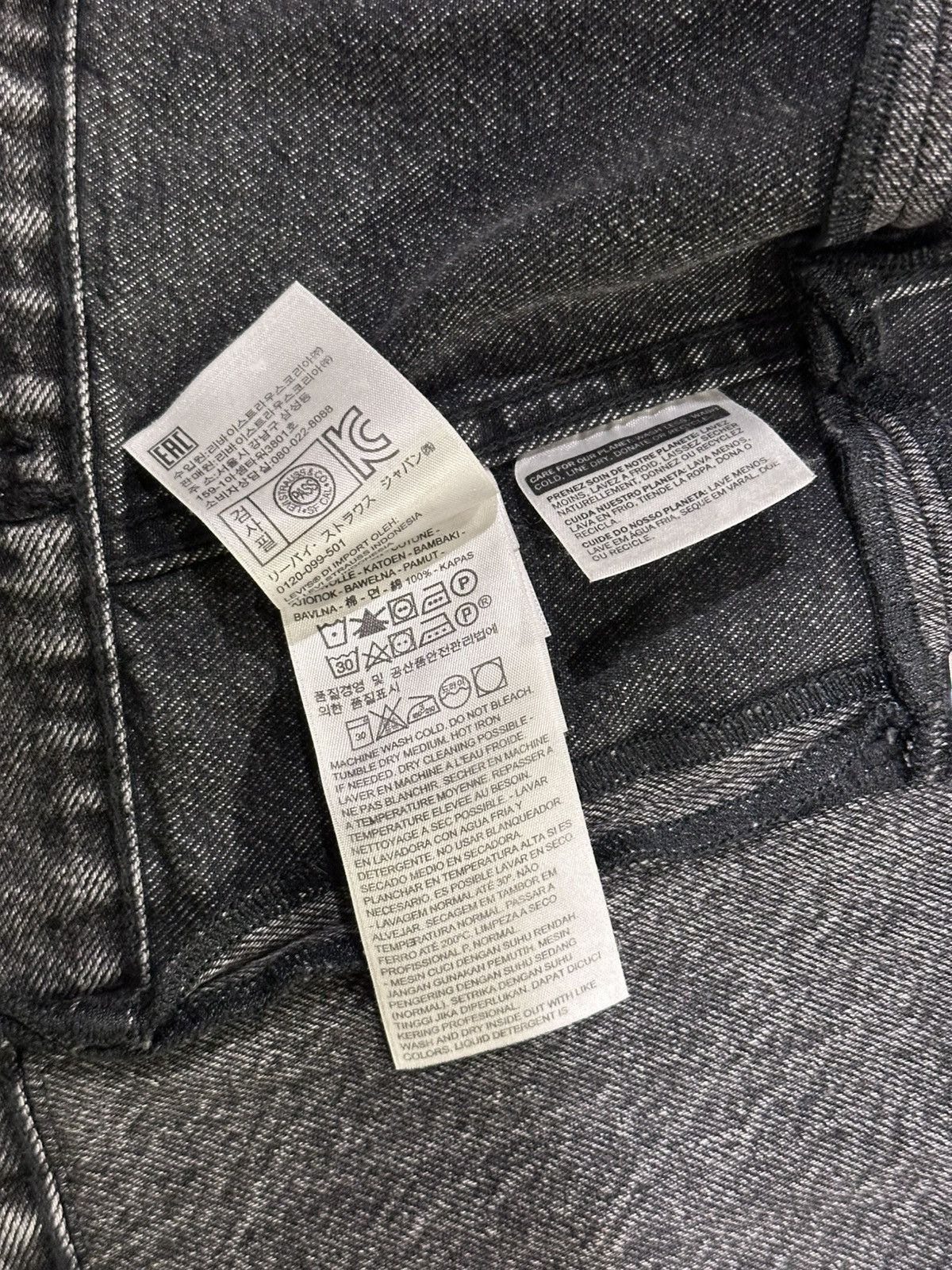 Levi's × Vetements Vetements x Levi’s SS18 Reconstructed Denim Black Jacket Size XS / US 0-2 / IT 36-38 - 17 Thumbnail