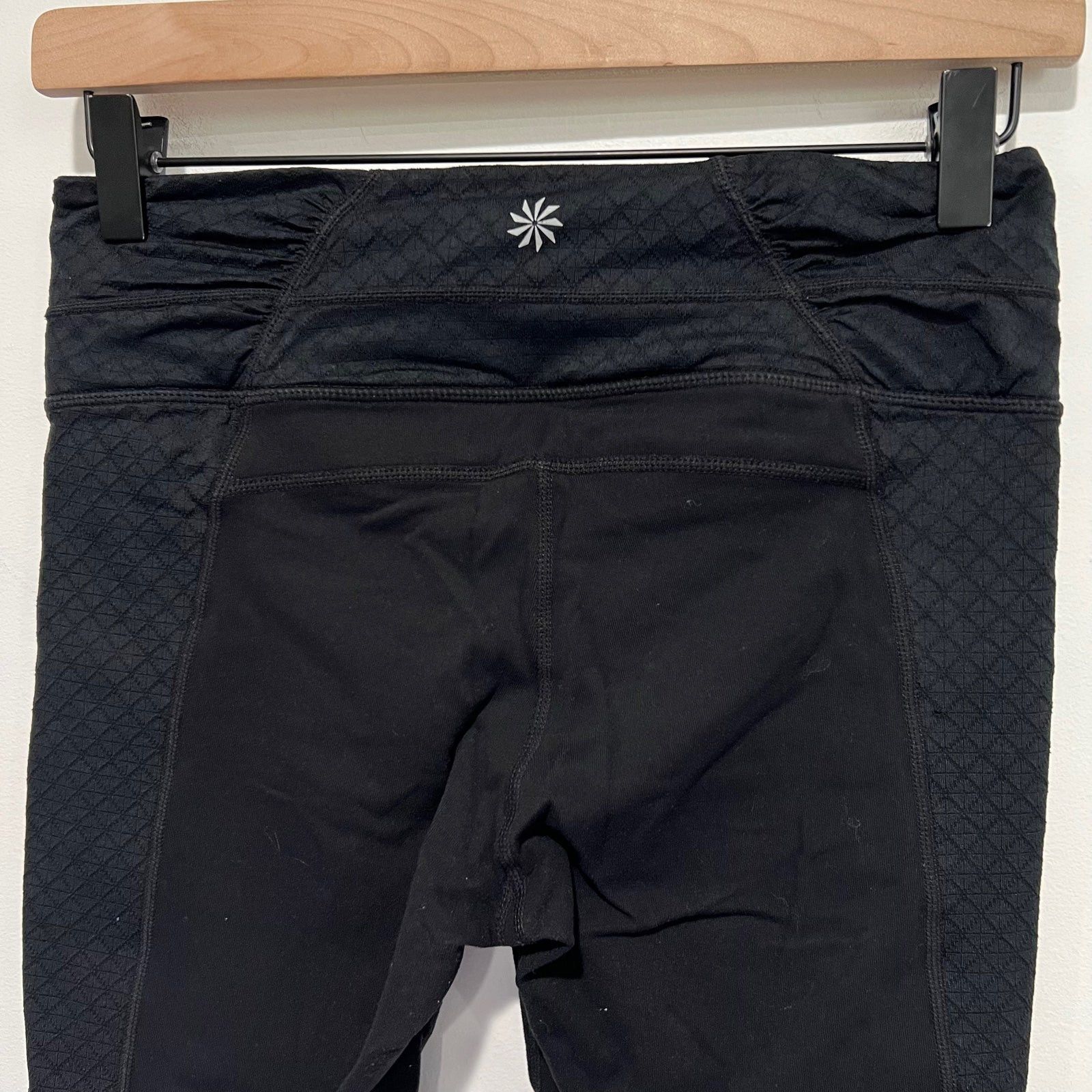 Athleta Athleta Black Cropped Leggings Size Small Size 27" / US 4 / IT 40 - 5 Thumbnail