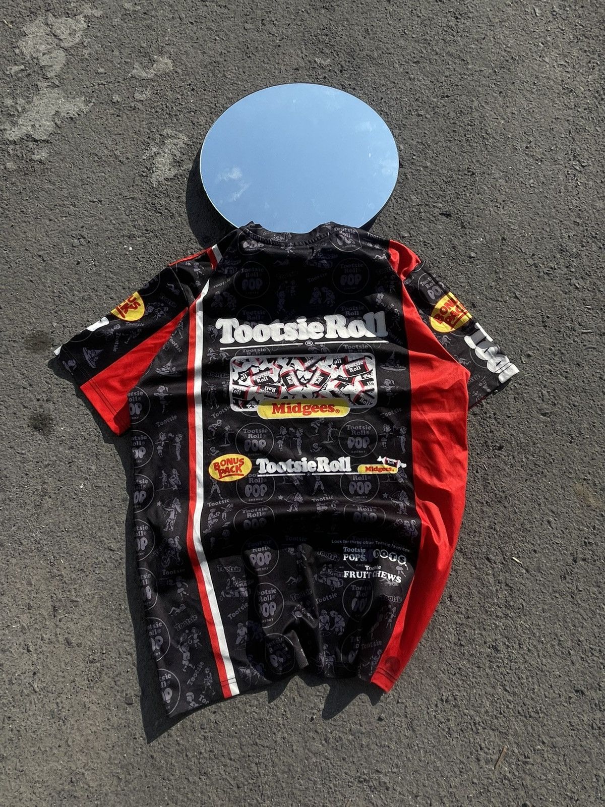 Southpole Rare Southpole x Tootsie Roll Y2K All-Over Print Jersey Size US L / EU 52-54 / 3 - 7 Thumbnail