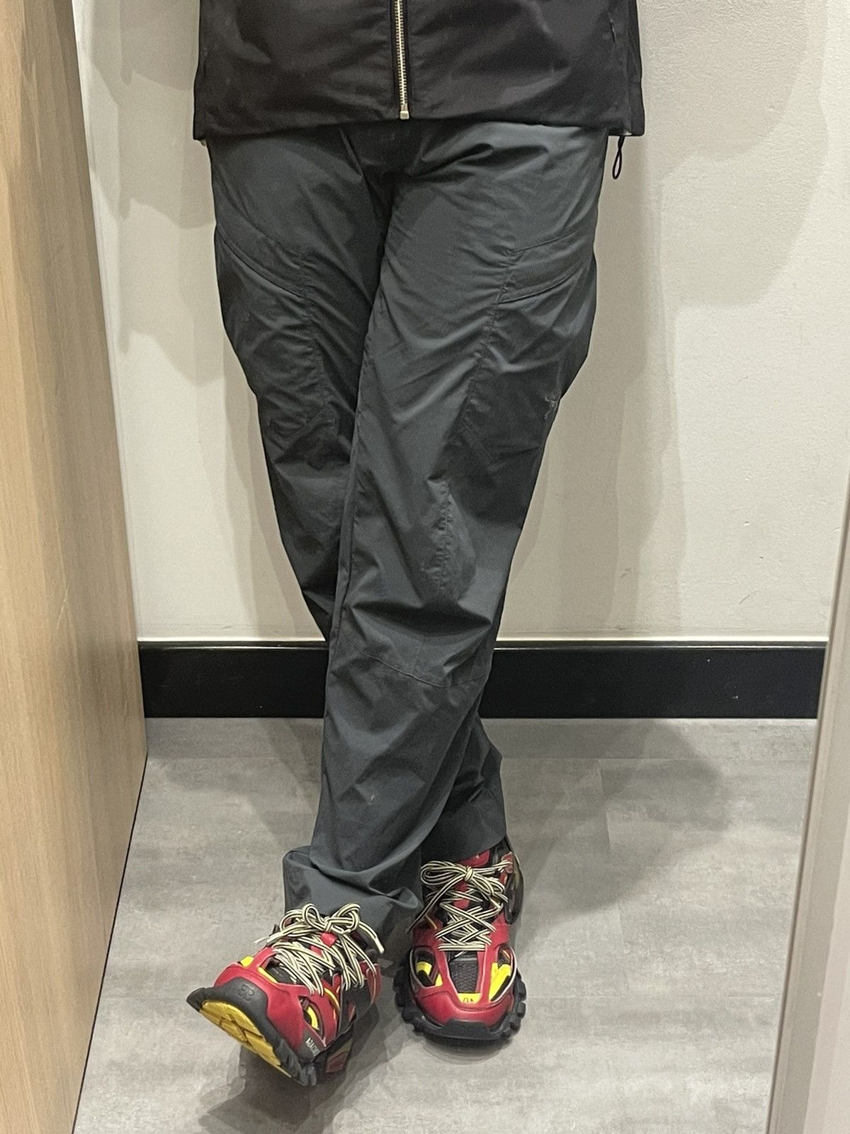 Arc'teryx Arc'Teryx Technical Grey Swamp Cargo Track Pants Size US 32 / EU 48 - 4 Thumbnail