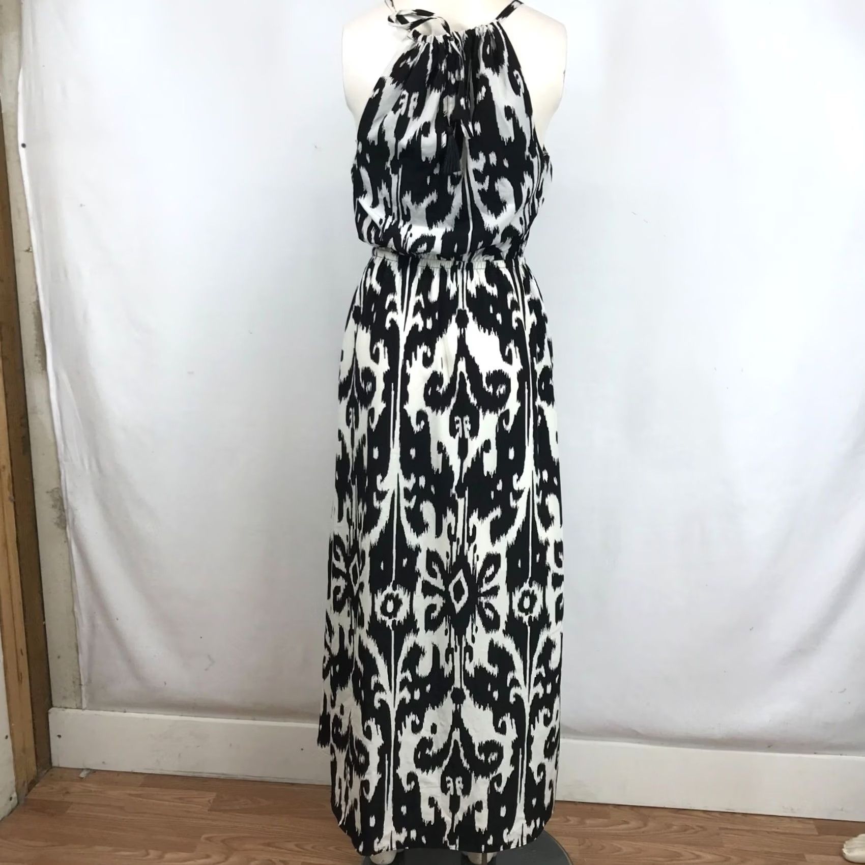 Athleta ATHLETA Dress Womens S/M BLACK & WHITE SPAGHETTI STRAP GATHERED WAIST Size S / US 4 / IT 40 - 5 Thumbnail