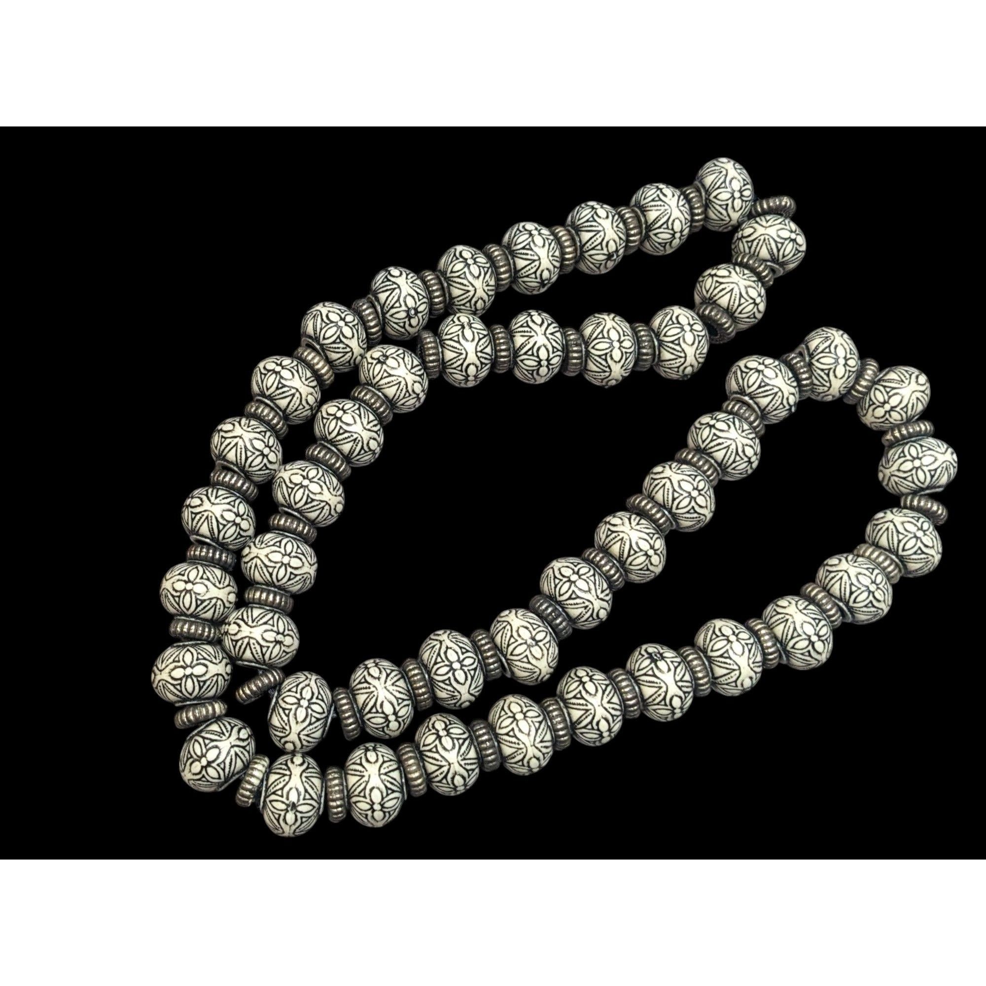 Other Rustic White And Silver Floral Beaded Necklace Size ONE SIZE - 1 Thumbnail