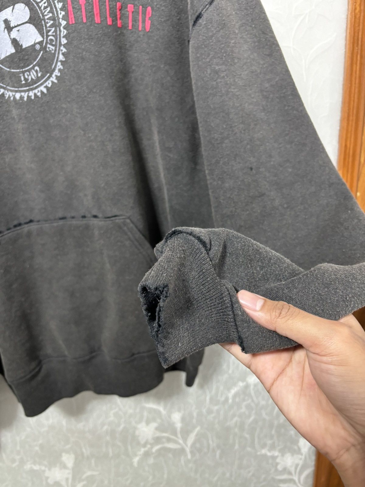 Russell Athletic 90s Thrashed Sun Faded Russell Hoodie Size US L / EU 52-54 / 3 - 13 Thumbnail