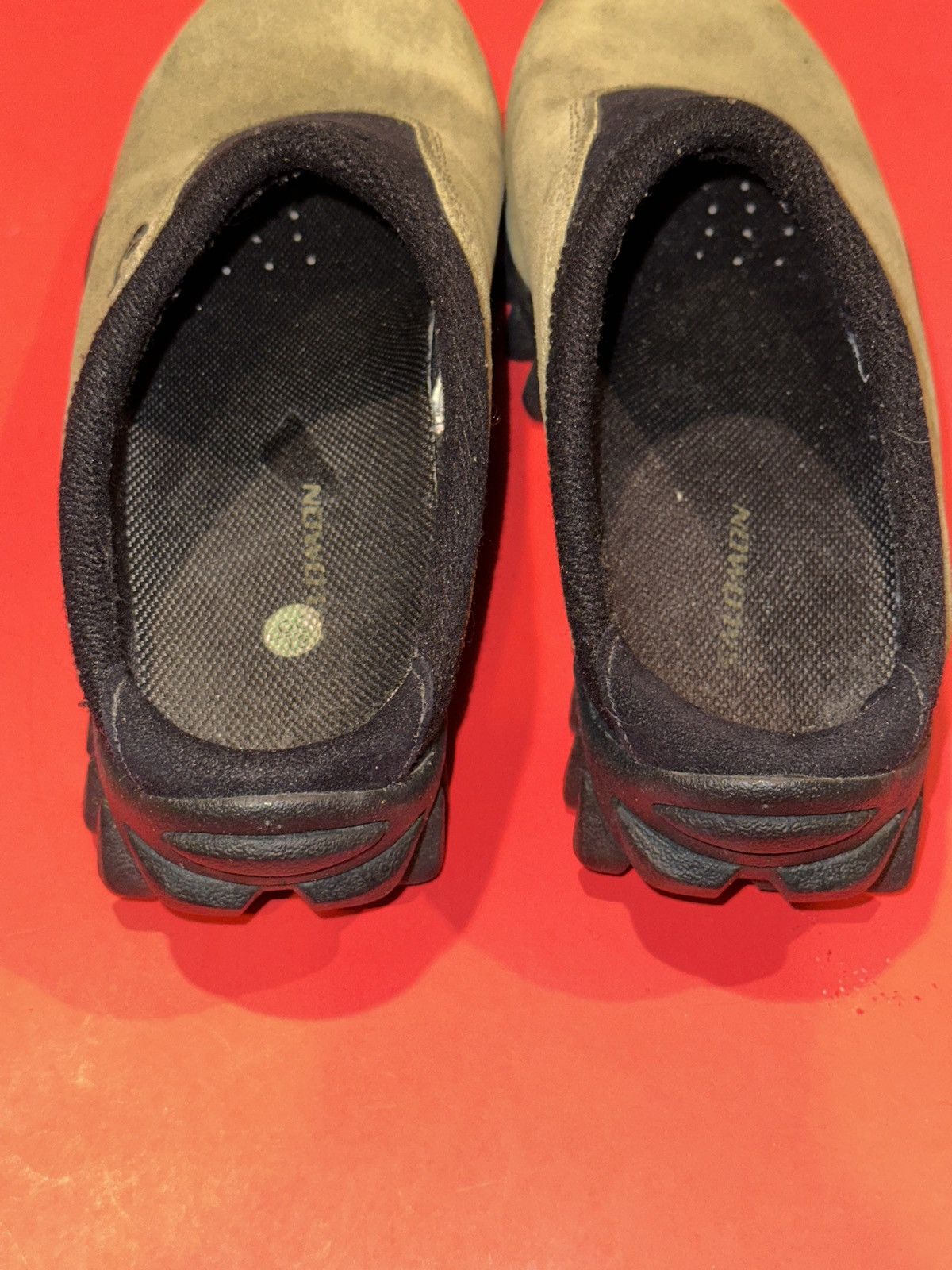 Salomon Y2K Salomon Women’s Snow Clog Olive Suede Mule Contagrip 6 Size US 6 / IT 36 - 6 Thumbnail