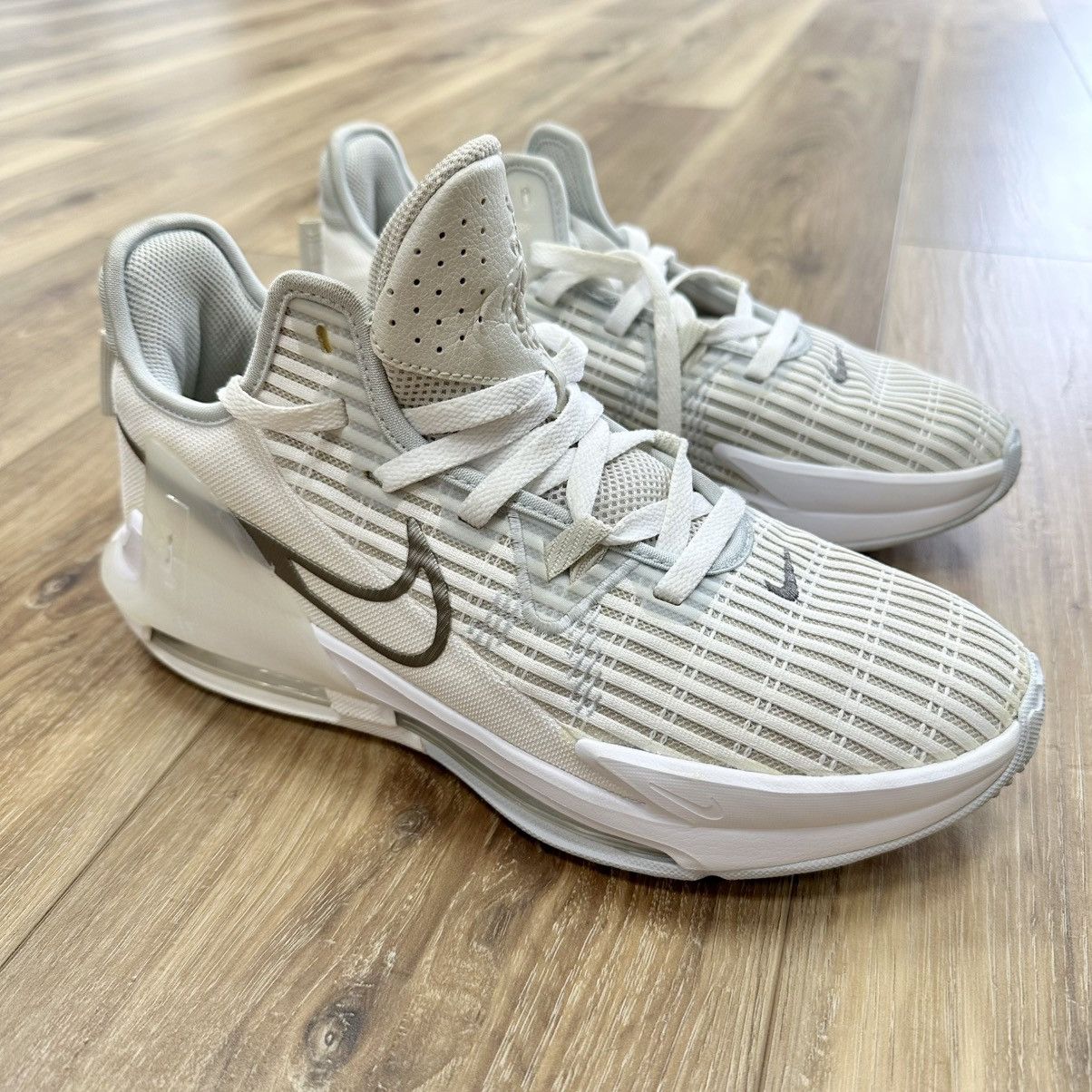 Nike Nike Lebron Witness 6 EP Summit White Shoes, Size 9 Size US 9 / EU 42 - 1 Thumbnail
