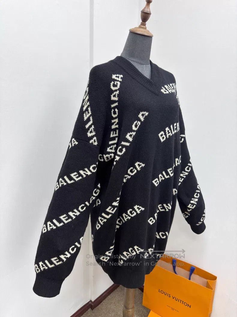 Balenciaga Balenciaga Black Logo Printed V-Neck Oversize Sweater Size US XS / EU 42 / 0 - 3 Thumbnail