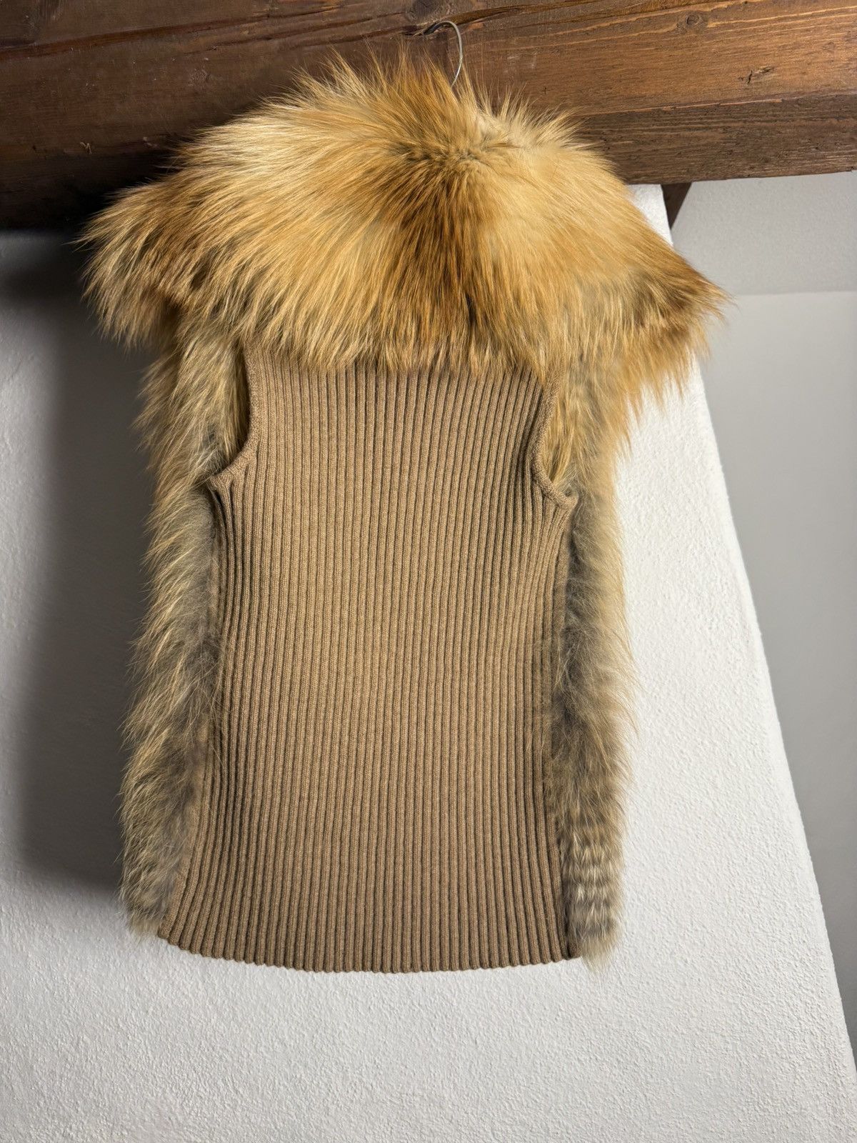 Gucci Luxury Gucci Camel Knit Fur Vest Made in Italy Women’s Size S / US 4 / IT 40 - 7 Thumbnail