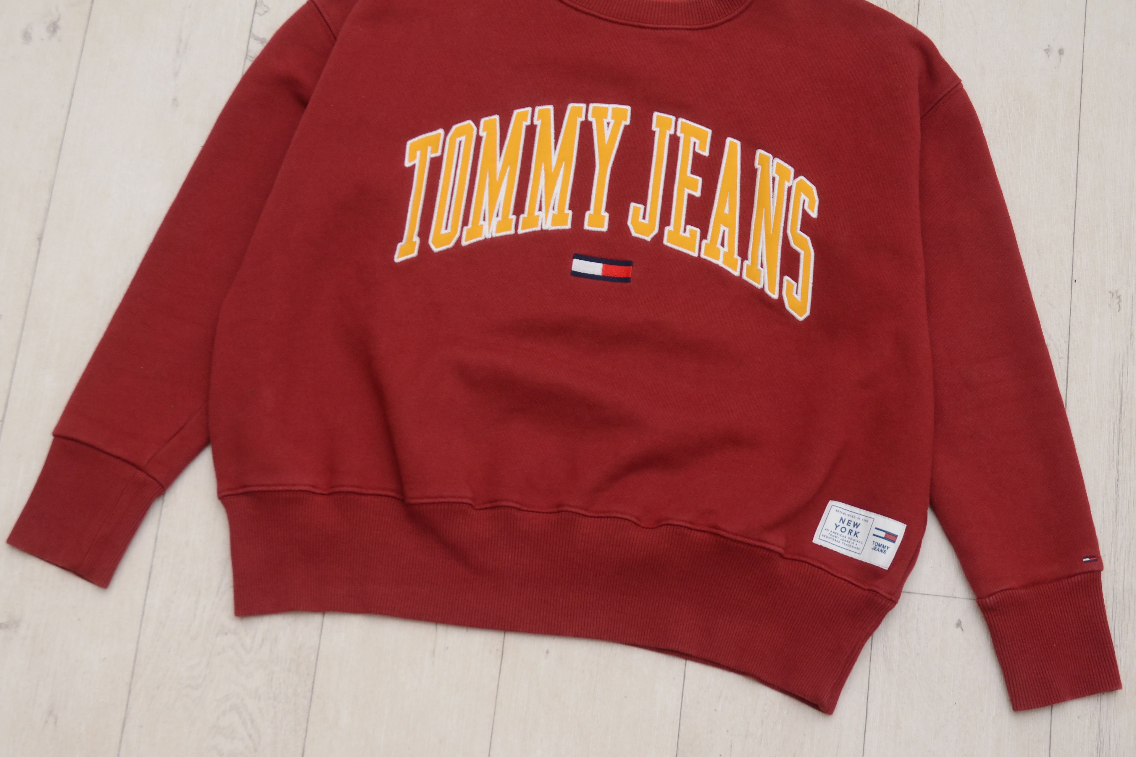 Tommy Hilfiger Tommy Hilfiger Tommy Jeans Red Box Logo Sweatshirt Unisex Size M / US 6-8 / IT 42-44 - 4 Thumbnail