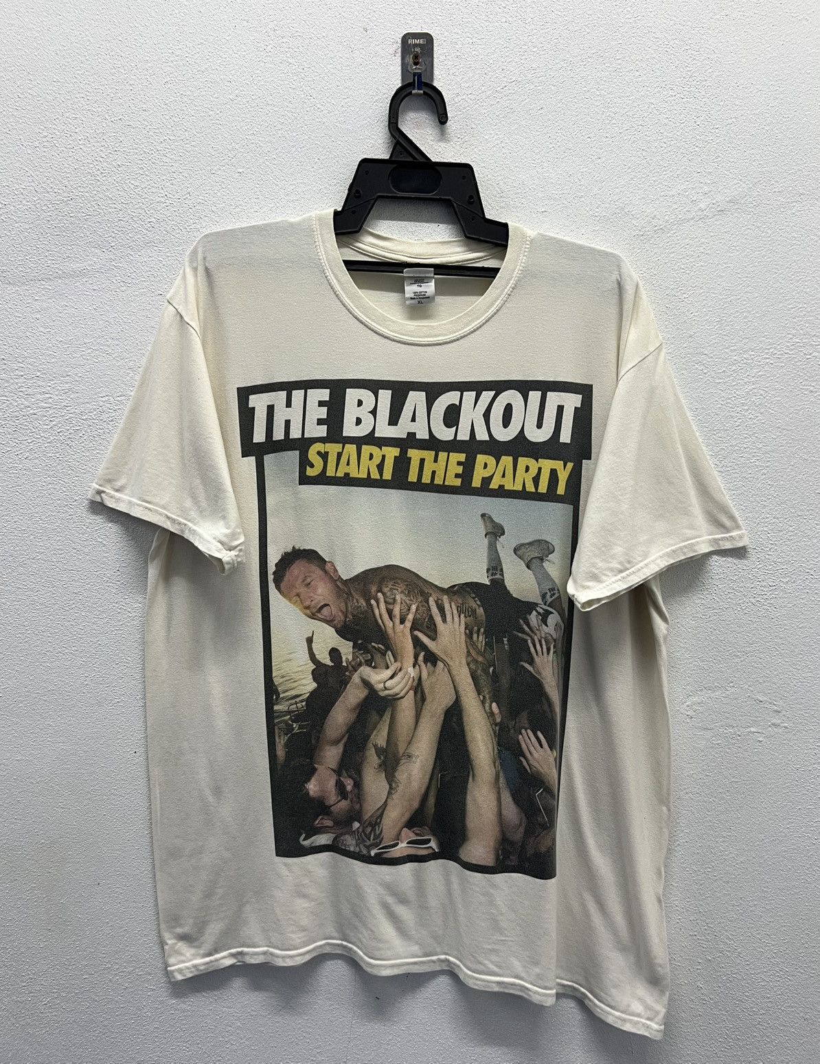 Gildan × Vintage VINTAGE GILDAN THE BLACKOUT START THE PARTY SHIRT Size US XL / EU 56 / 4 - 1 Thumbnail
