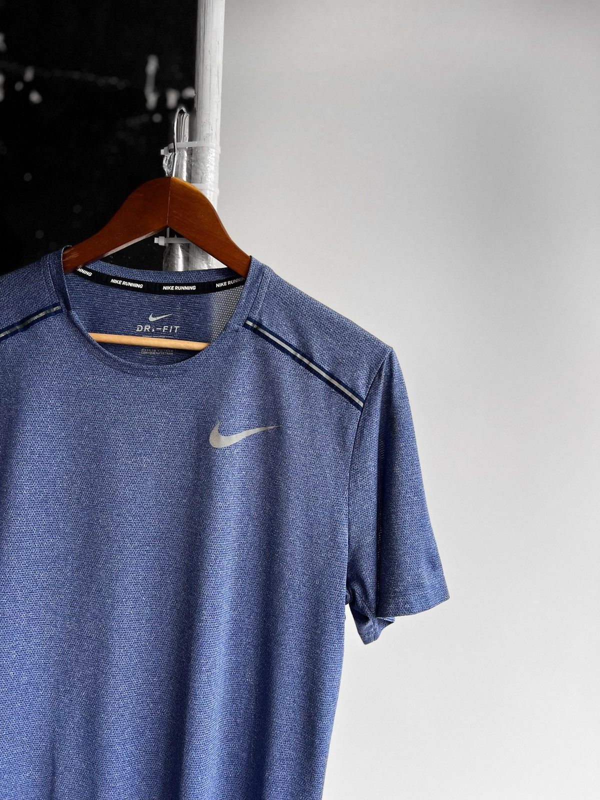 Nike Nike Running Mens Dri-FIT Blue Sport T-Shirt Swoosh Size US M / EU 48-50 / 2 - 2 Thumbnail