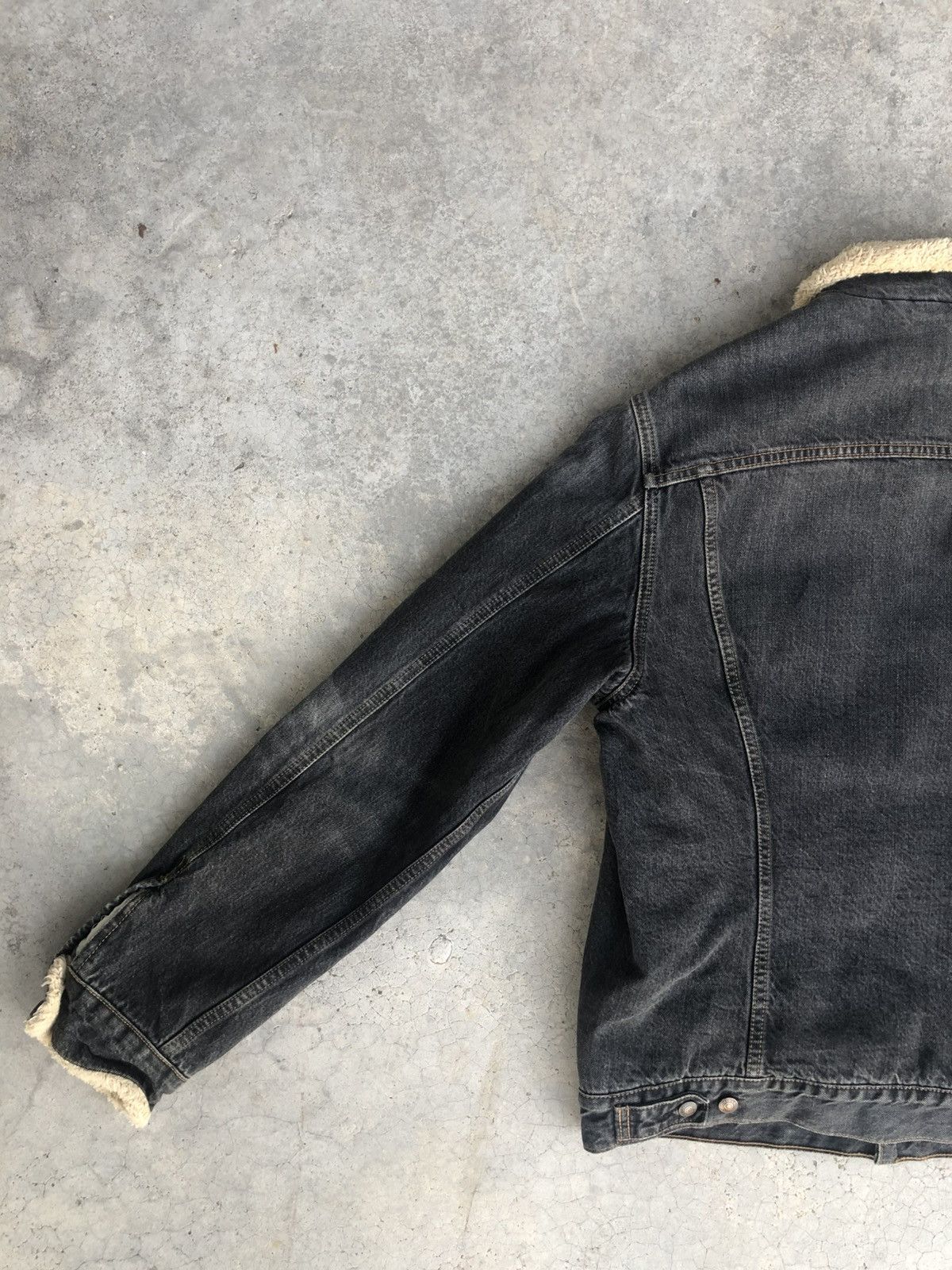 Levi's Y2k Levis Sherpa Lined Denim Jacket Distressed Size US L / EU 52-54 / 3 - 12 Thumbnail