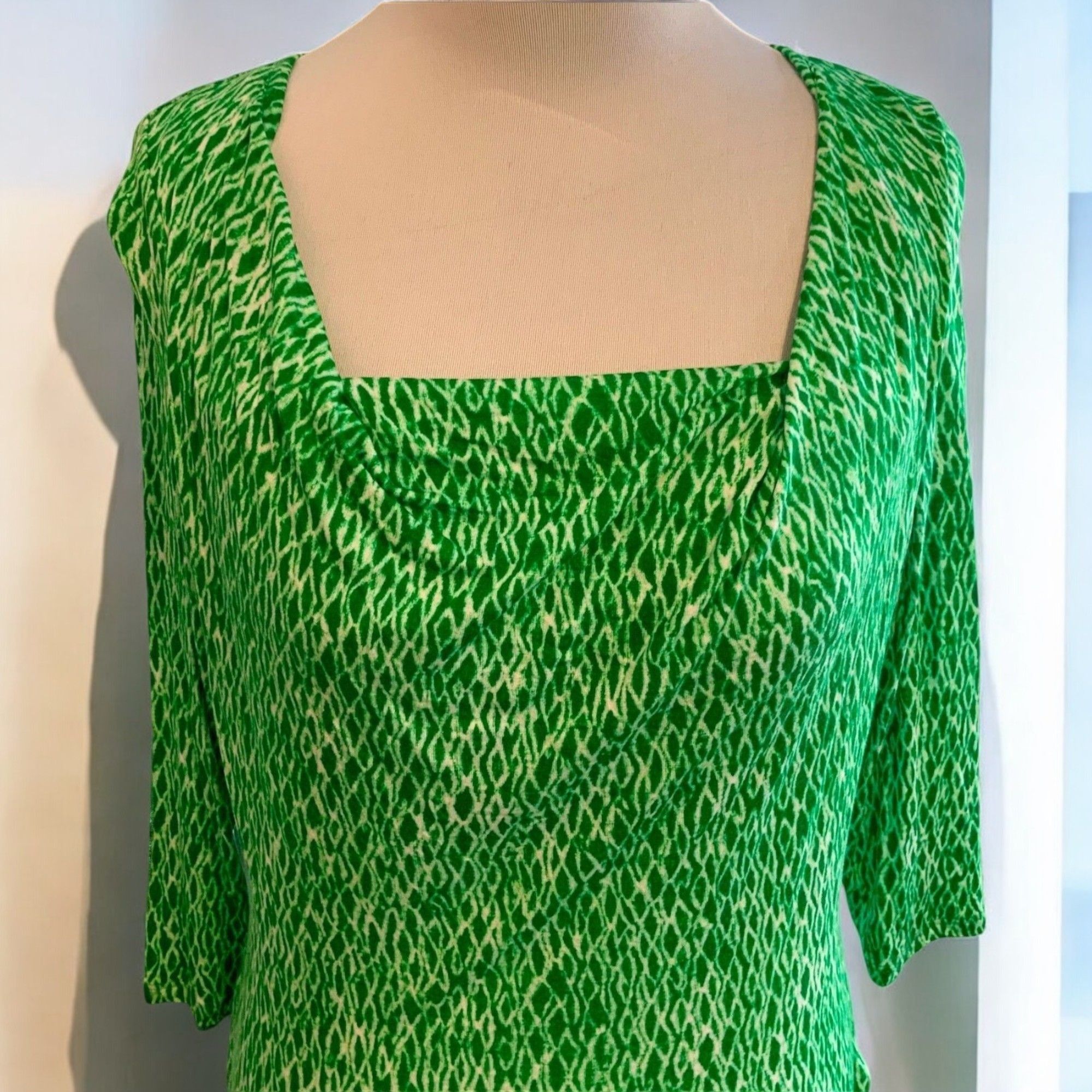 Michael Kors Michael Michael Kors quarter sleeve green animal print top S Size S / US 4 / IT 40 - 3 Thumbnail