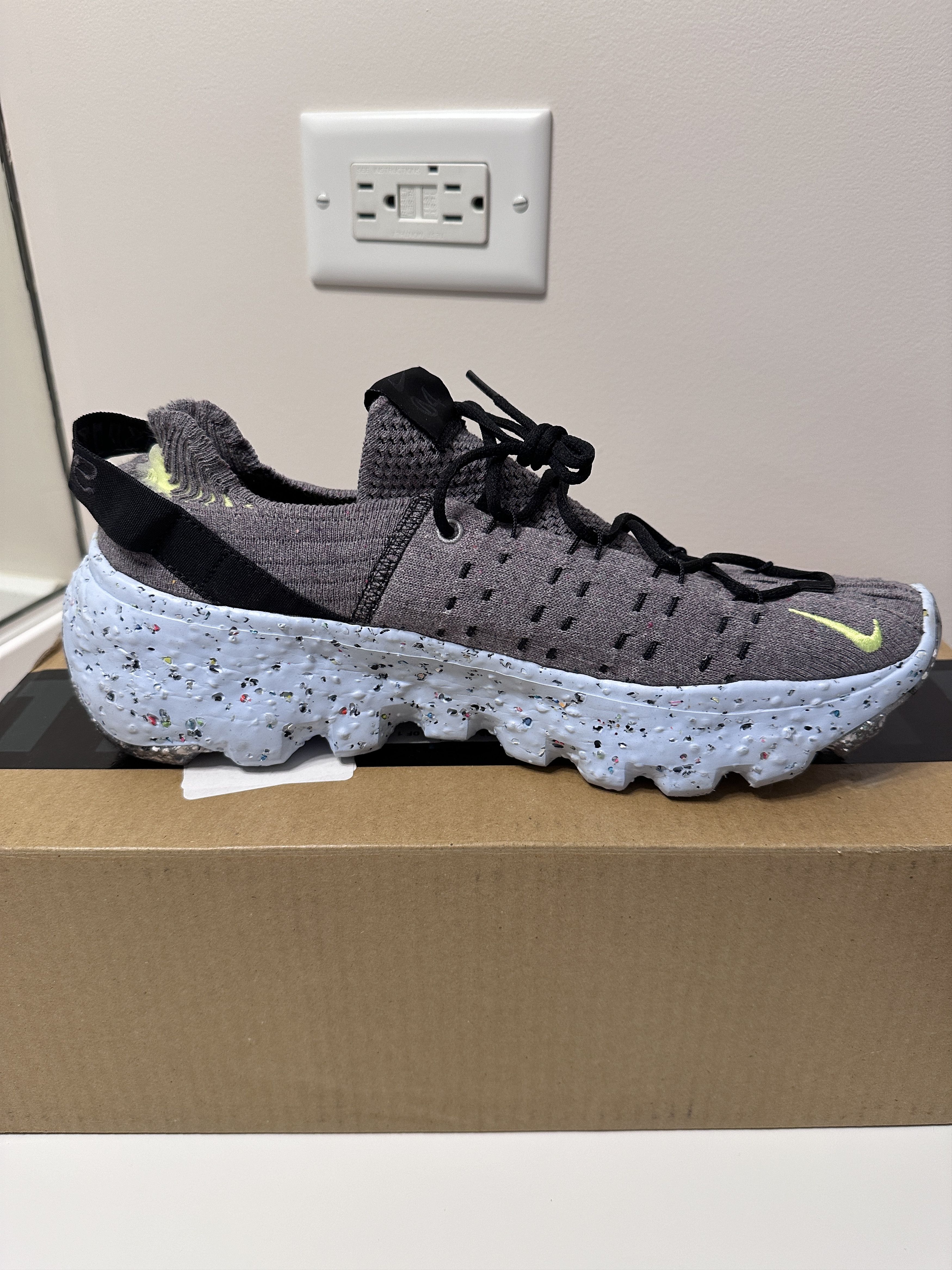 Nike Nike Space Hippie 04 Size US 9.5 / EU 42-43 - 2 Thumbnail