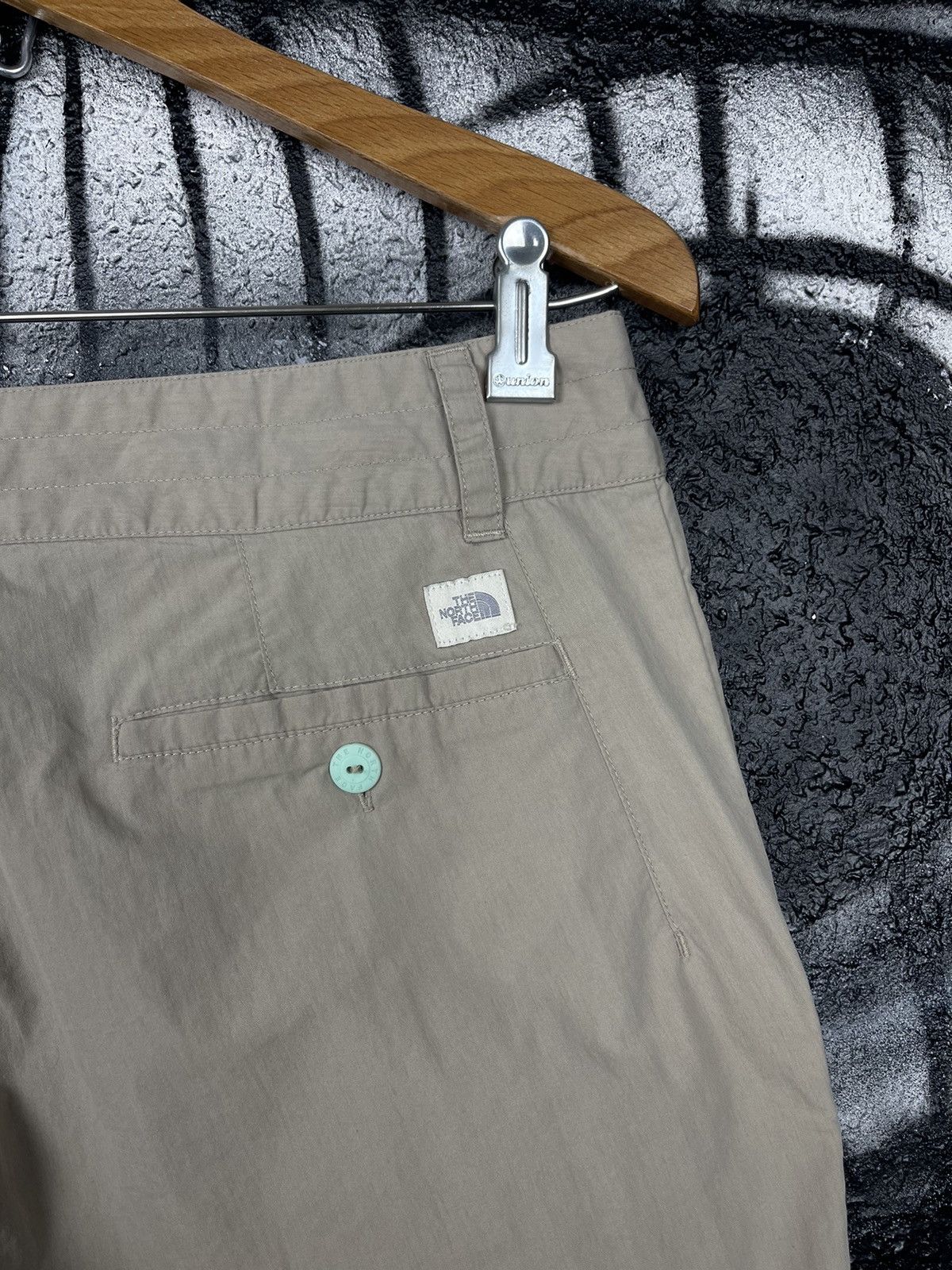 The North Face The North Face Casual Beige Women’s Shorts Size 10 Size 32" / US 10 / IT 46 - 7 Thumbnail