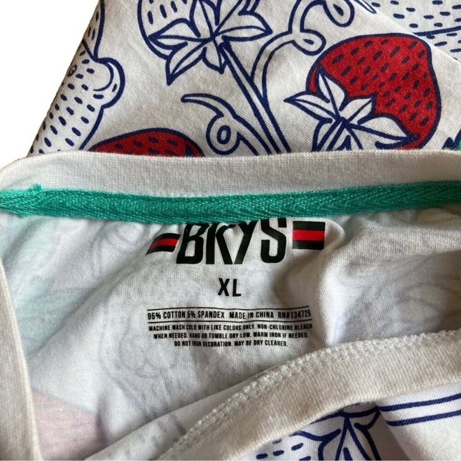 Other BKYS Strawberry Garden “Oh My” Dorothy Wizard of Oz Tee Size US XL / EU 56 / 4 - 7 Thumbnail