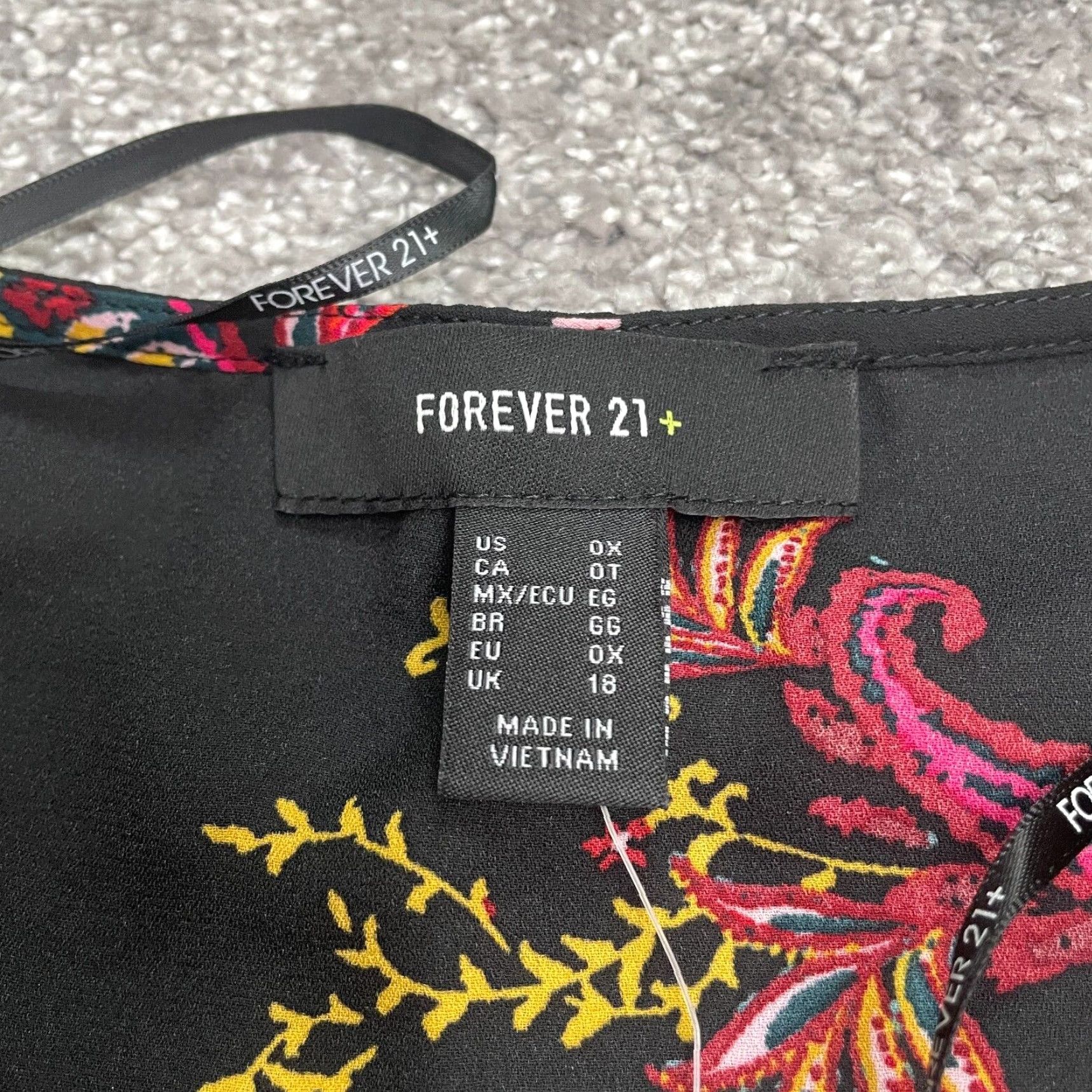 Forever 21 FOREVER 21 + Casual Jacket Womens 0X Black Multi Paisley Short Sleeve Kimono NWT Size 40" / US 18 - 3 Thumbnail