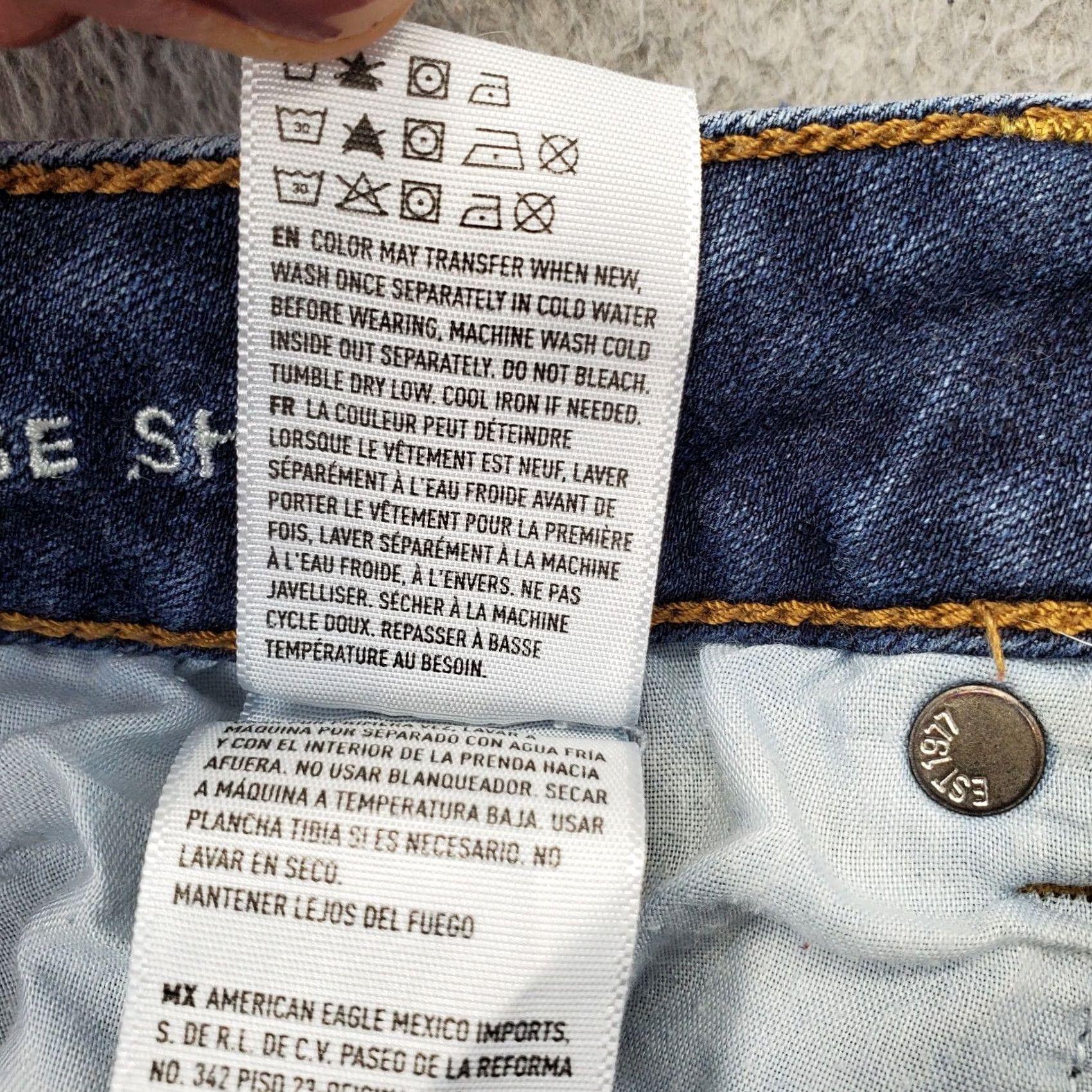 American Eagle Outfitters VINTAGE American Eagle Outfitters Shorts Women Size 00 Blue Denim High Rise Distressed Size 24" / US 00 / IT 34 - 8 Thumbnail