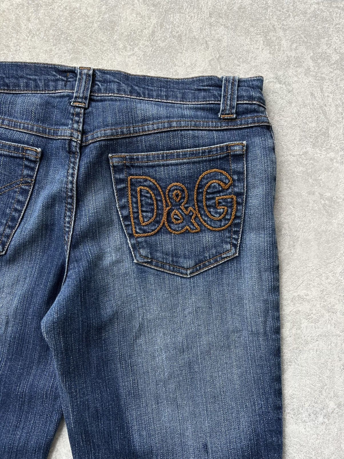 Dolce & Gabbana 2000s Dolce & Gabbana Flared Embroidered Logo Denim Jeans Size 28" / US 6 / IT 42 - 7 Thumbnail